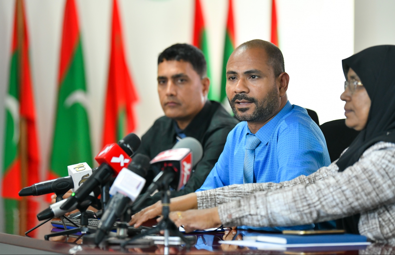 މިއަދު ބޭއްވި ނޫސްވެރިންގެ ބައްދަލުވުމުގައި އެޗްޕީއޭގެ އެޕިޑިއޮމޮލޮޖިސްޓް ޑރ. އިބްރާހިމް އަފްސަލް ވާހަކަދައްކަނީ -- ފޮޓޯ: ހުސެއިން ވަހީދު/ މިހާރު