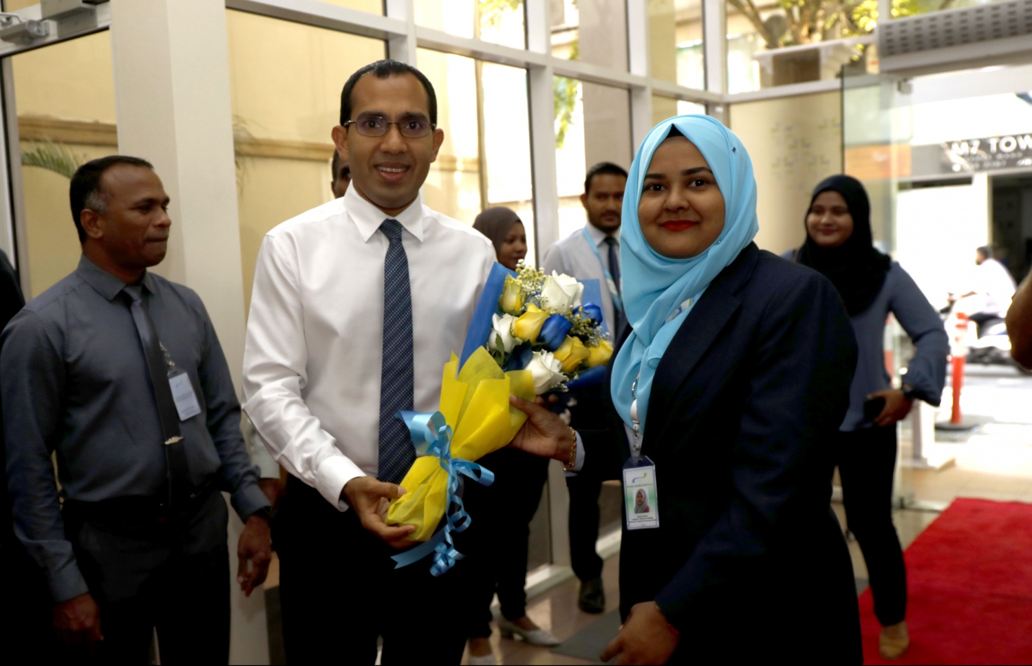 މާލެ: އޭޕްރިލް 1، 2019: އެމްޑަބްލިއުއެސްސީގެ 24 ވަނަ އަހަރީ ދުވަސް ފާހަގަކުރުމުގެ ރަސްމިއްޔާތުގައި އެތަނުގެ މުވައްޒަފަކު ކޮމިއުނިކޭޝަން މިނިސްޓަރު މަލީހް ޖަމާލަށް މަރުހަބާ ދަންނަވަނީ.-- ފޮޓޯ: ހުސެން ވަހީދު /މިހާރު