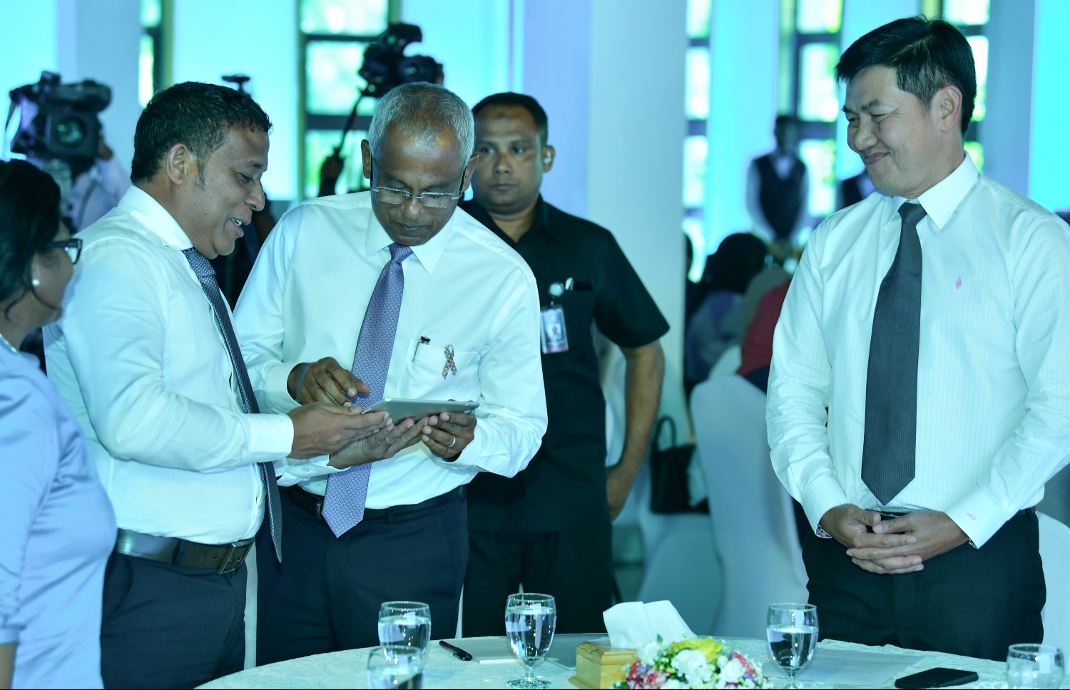 ދަތުރު ދިއުމަށް ކަނޑައެޅި ރަށް ރައީސް އިފްތިތާހު ކުރައްވަނީ: އެނބޫދޫ ފިނޮޅުން ހަމަޖެއްސި ރަށުގައި ގިނަ ވަސީލަތްތަކެއް ގާއިމް ކުރަން ވަނީ ނިންމާފައި-- ފޮޓޯ: ނިޝާން އަލީ/މިހާރު