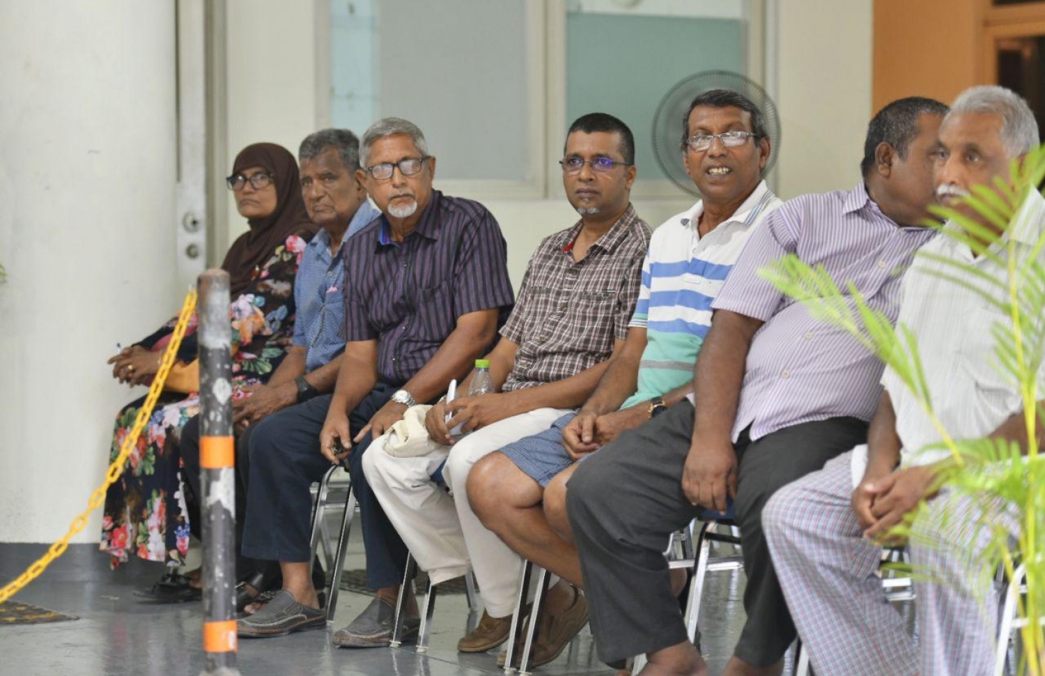 މާލެ: އޭޕްރިލް 6، 2019: މަޖިލިސް އިންތިހާބުގައި ވޯޓުލުމަށް ބަޔަކު ކިޔޫ ހަދާފައި.-- ފޮޓޯ: ހުސެން ވަހީދު /މިހާރު