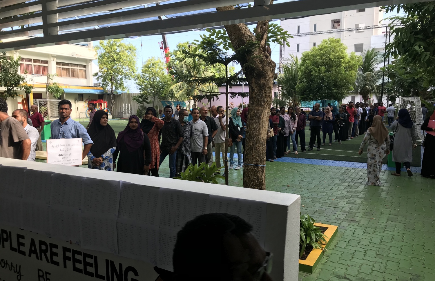 މާލެ: އޭޕްރިލް 6، 2019: މަޖިލިސް އިންތިހާބުގައި ވޯޓުލުމަށް ބަޔަކު ކިޔޫ ހަދާފައި.-- ފޮޓޯ: އަހުމަދު ސާއިލް އަލީ /މިހާރު