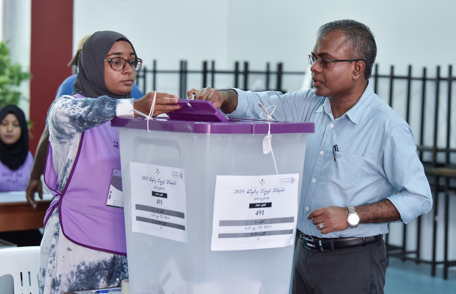 މާލެ: އޭޕްރިލް 6، 2019: އުއްތަމަ ފަނޑިޔާރު އަހްމަދު އަބްދުﷲ ދީދީ ވޯޓު ދެއްވަނީ. -- ފޮޓޯ: ނިޝާން އަލީ/މިހާރު