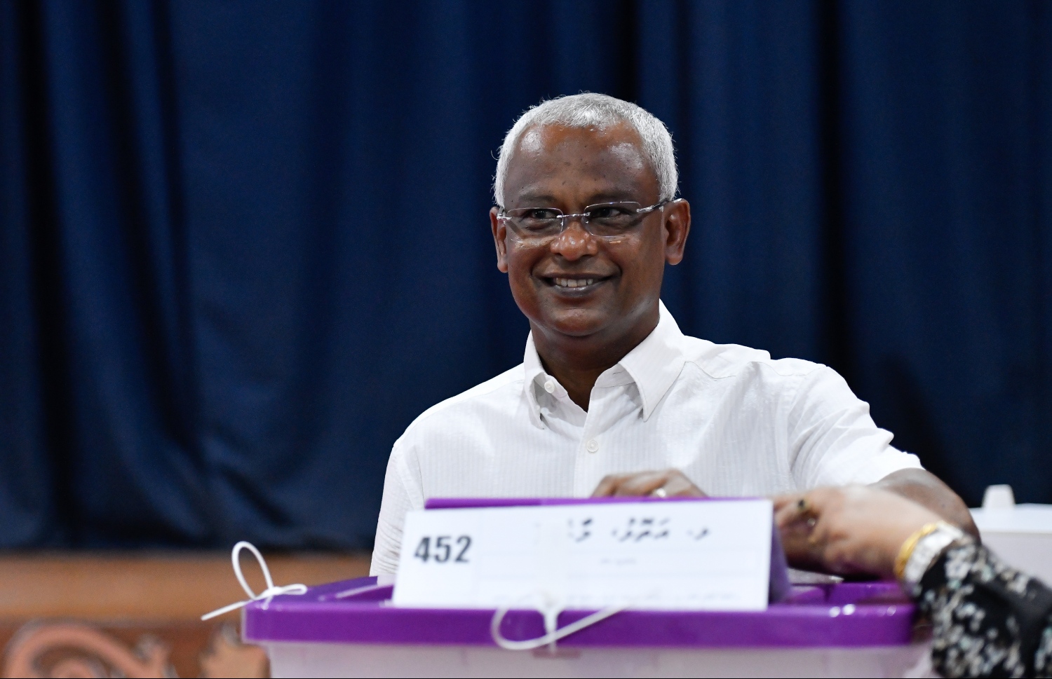 މާލެ: އޭޕްރިލް 6، 2019: ރައްޔިތުންގެ މަޖިލީހުގެ އިންތިހާބުގައި ރައީސް އިބްރާހިމް މުހައްމަދު ސޯލިހް ވޯޓު ދެއްވަނީ. -- ފޮޓޯ: ހުސެން ވަހީދު/މިހާރު