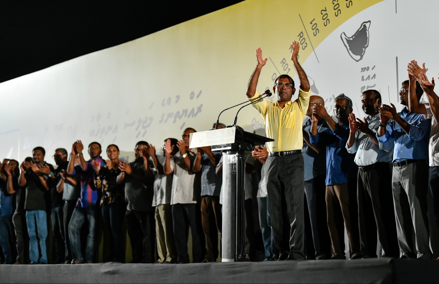 މިދިޔަ ހޮނިހިރު ދުވަހު އޮތް އާންމު އިންތިޚާބުގައި އެމްޑީޕީ އަށް ލިބުނު ބޮޑު ކާމިޔާބީ ފާހަގަކުރަން ބޭއްވި ހަފުލާގައި ނަޝީދު އަތްޖައްސަވަނީ.---ފޮޓޯ: ހުސައިން ވަހީދު/މިހާރު