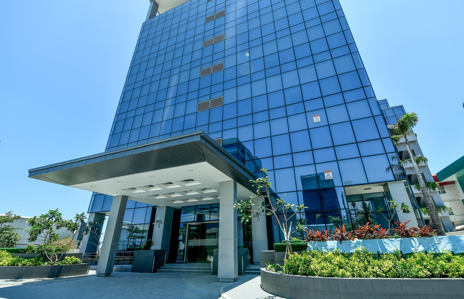 މާލިއްޔަތު ގަވާއިދަށް ގެނައި އިސްލާހުގެ ދަށުން އިމާރާތްކުރަން ހަވާލުކުރި ދަރުމަވަންތަ ހޮސްޕިޓަލް:  ބީލަމަށް ނުލައި ބަޔަކާ ހަވާލުކޮށް މި އިމާރާތް އަޅާފައި ވަނީ ދައުލަތަށް އެތައް މިލިއަން ރުފިޔާއެއްގެ ގެއްލުންވާ ގޮތަށް ކަމުގެ ތުހުމަތު މި ސަރުކާރުގެ އިސް ބޭފުޅުން ވެސް ކުރައްވާ. --ފޮޓޯ/މިހާރު