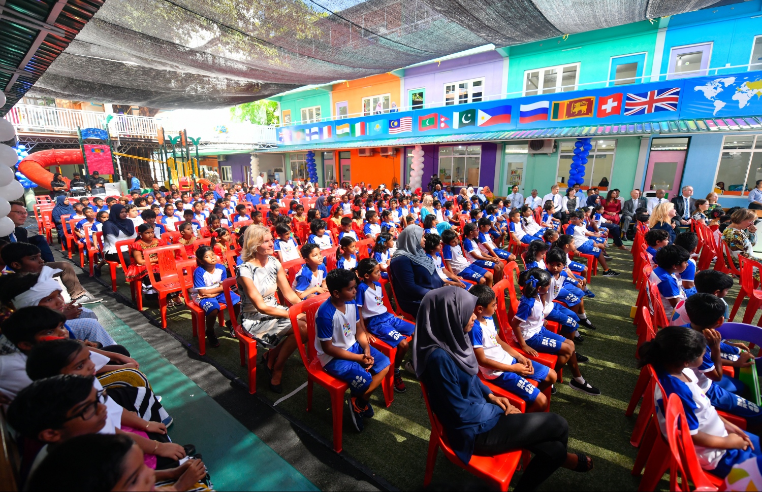 މާލެ: އޭޕްރިލް 8، 2019: ހެންވޭރުގައި ހުންނަ ޑްރީމް ކެމްޕަހުގައި ހަދާފައިވާ ފިންލޭންޑު ސްކޫލު ހުޅުވުމުގެ ރަސްމިއްޔާތެއްގައި އެ ސްކޫލުގެ ދަރިވަރުންތަކެއް ބައިވެރިވަނީ.-- ފޮޓޯ: ހުސެން ވަހީދު /މިހާރު