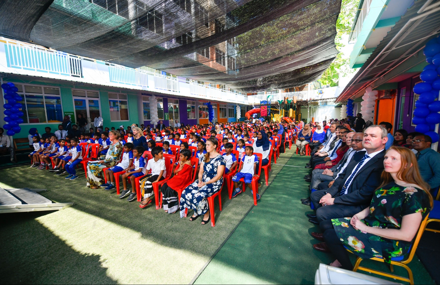 މާލެ: އޭޕްރިލް 8، 2019: ހެންވޭރުގައި ހުންނަ ޑްރީމް ކެމްޕަހުގައި ހަދާފައިވާ ފިންލޭންޑު ސްކޫލު ހުޅުވުމުގެ ރަސްމިއްޔާތެއްގައި އެ ސްކޫލުގެ ދަރިވަރުންތަކެއް ބައިވެރިވަނީ.-- ފޮޓޯ: ހުސެން ވަހީދު /މިހާރު