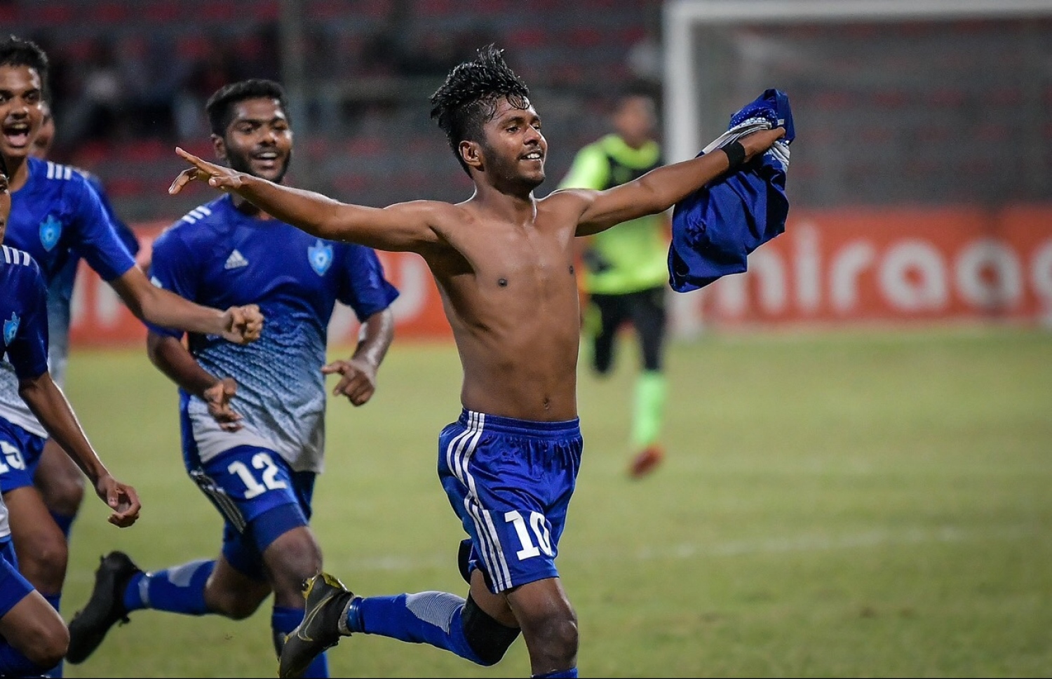 ވިލާގެ އިމްރާން ލަނޑު ޖެހުމަށް ފަހު އުފާފާޅުކުރަނީ. -- ފޮޓޯ: ނިޝާން އަލީ/ މިހާރު