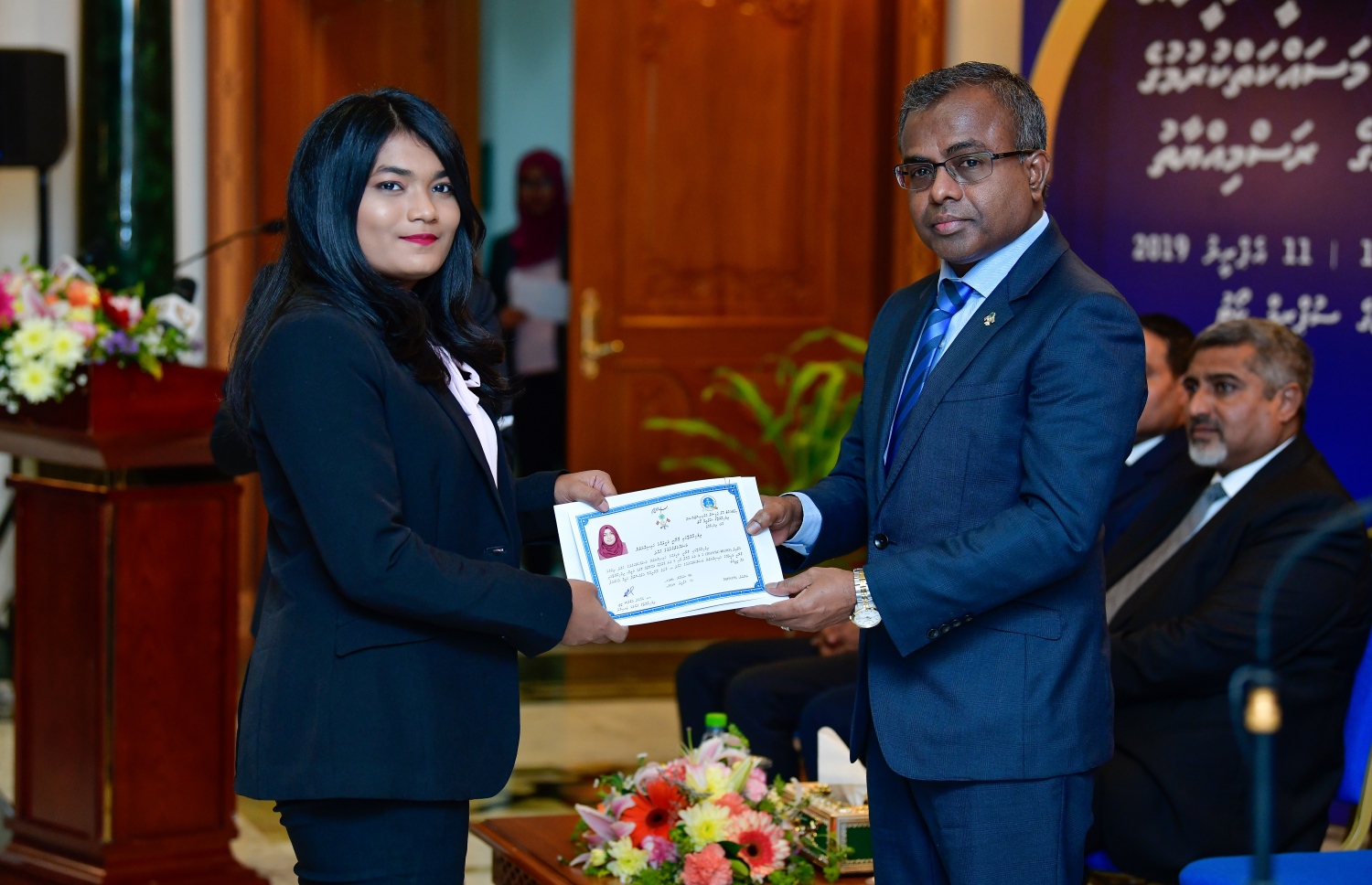 މާލެ: އޭޕްރީލް 11، 2019- އަލަށް ގާނޫނީ ވަކީލުކަމުގެ ހުވާކުރި ވަކީލަކަށް، އުއްތަމަ ފަނޑިޔާރު ޑރ. އަހުމަދު އަބްދުﷲ ދީދީ، ވަކީލުކަމުގެ ހުއްދަ މިރޭ ހަވާލުކޮށްދެއްވަނީ.---ފޮޓޯ: ނިޝާން އަލީ/މިހާރު