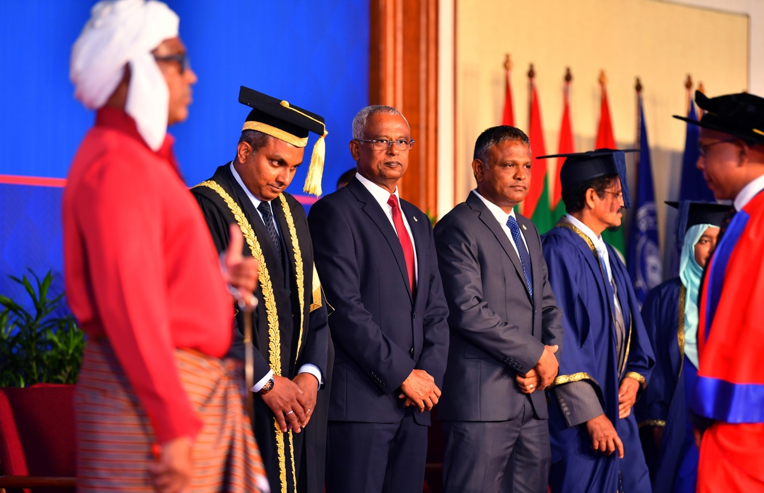 ދިވެހިރާއްޖޭގެ ގައުމީ ޔުނިވާސިޓީގެ ގްރެޖުއޭޝަންގައި ރައީސް އިބްރާހިމް މުހައްމަދު ސޯލިހް ބައިވެރިވެވަޑައިގަންނަވަނީ.