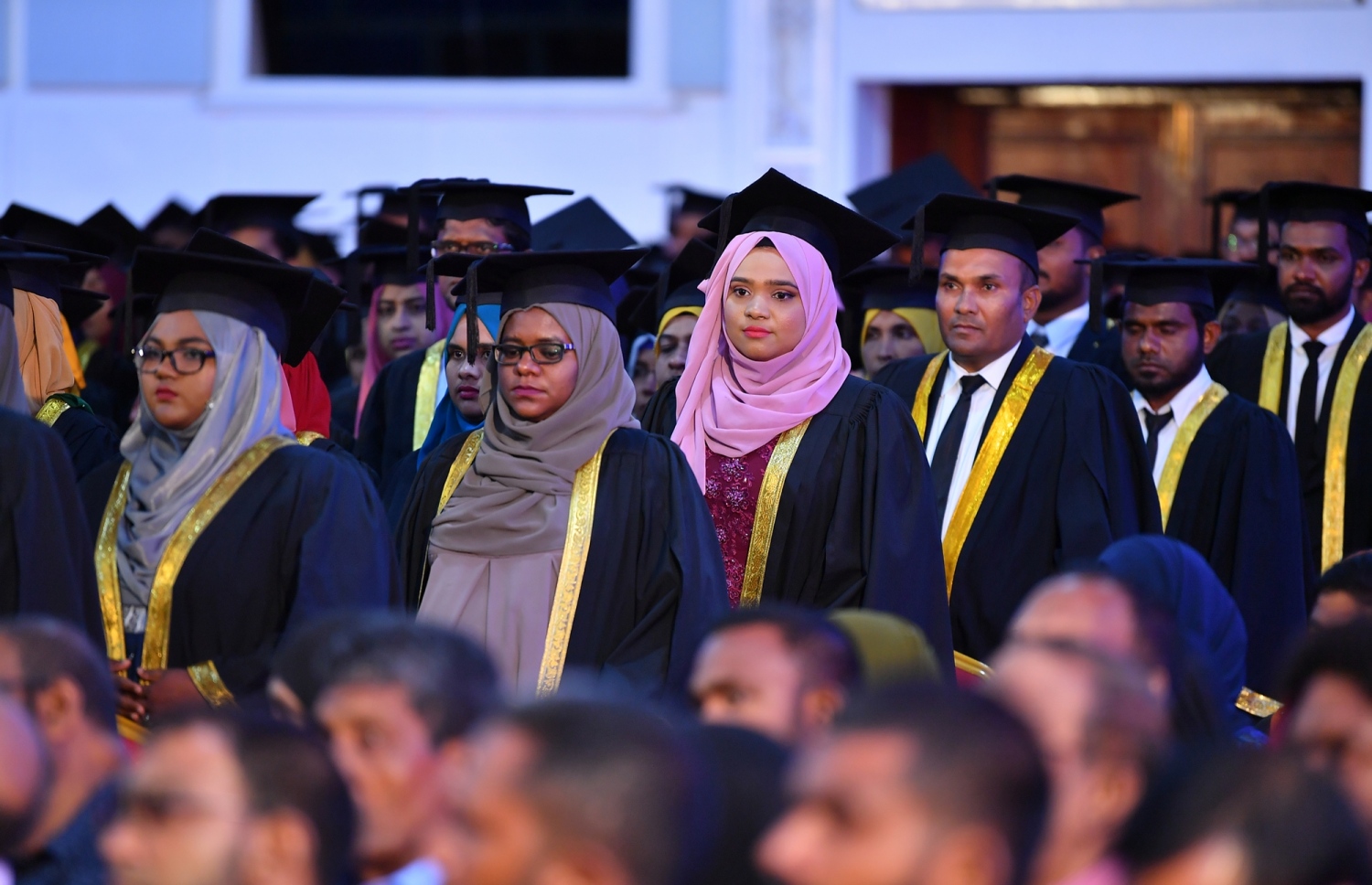 މާލެ: އޭޕްރީލް 11، 2019- ދިވެހިރާއްޖޭގެ ގައުމީ ޔުނިވާސިޓީން މިދިޔަ އަހަރު ދަސްވެނިވުނު ބައެއް ދަރިވަރުން، ދަސްވެނިވުމުގެ ހަފުލާގައި: މި ހަފުލާގައި 558 ދަރިވަރުން ދަސްވެނިވެފައިވޭ. އޭގެ ތެރެއިން 78.2 ޕަސެންޓަކީ އަންހެން ދަރިވަރުން.---ފޮޓޯތައް: ރައީސް އޮފީސް