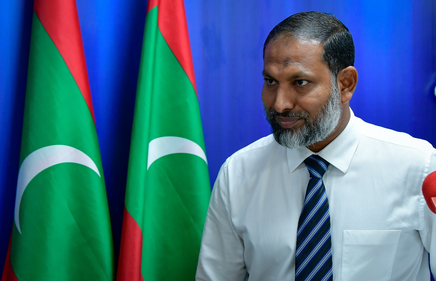 ޖަލުގެ ހާލަތު ދެނެގަތުމަށްފަހު ތައްޔާރުކުރި ރިޕޯޓު ހަވާލުކުރުމަށް މިއަދު ބޭއްވި ނޫސްވެރިންގެ ބައްދަލުވުމުގައި ހޯމް މިނިސްޓަރު އިމްރާން ބައިވެރިވެވަޑައިގަންނަވަނީ-  ފޮޓޯ: ނިޝާން އަލީ/ މިހާރު