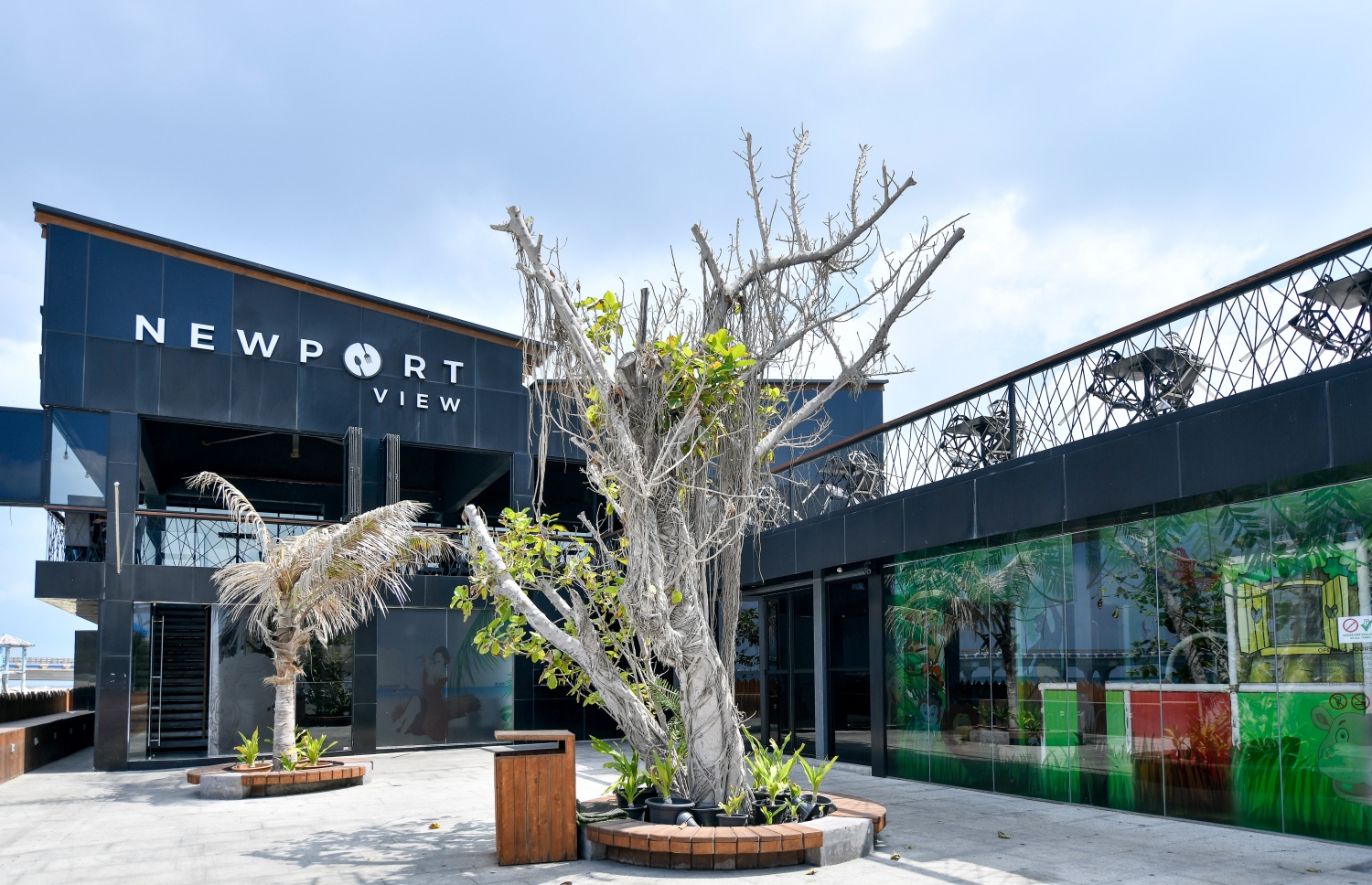 ލޮނުޒިޔާރަތްކޮޅުގައި ސްޓްރާޑާ އިން ހެދި ނިއުޕޯޓް ވިއު ރެސްޓޯރަންޓް.--- ފައިލް ފޮޓޯ: މިހާރު