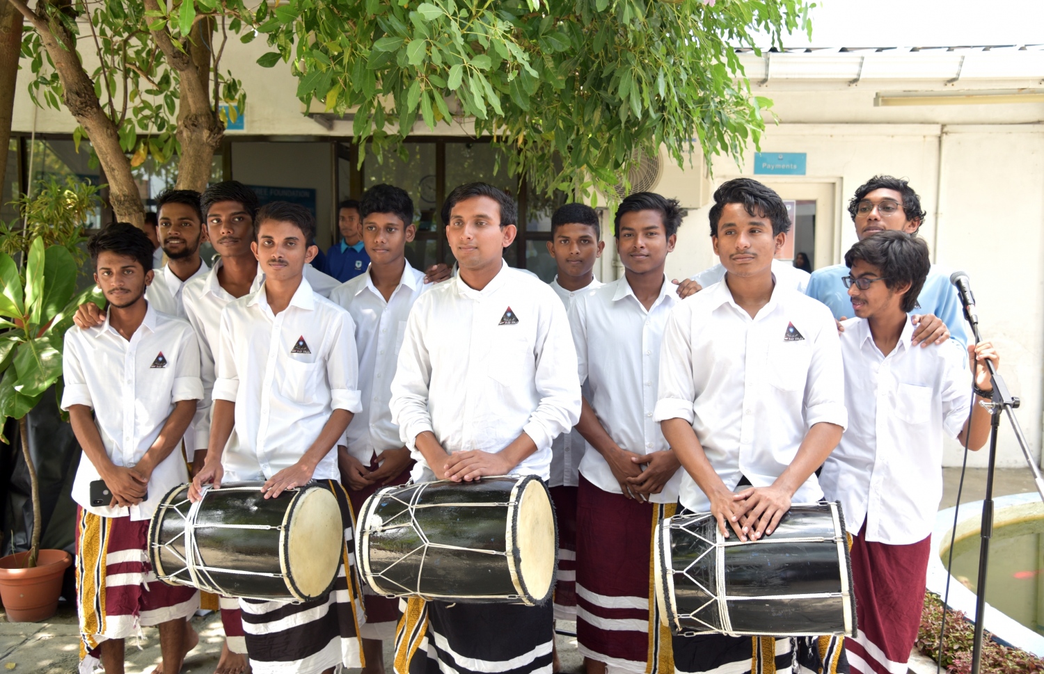 ދިވެހި ބަހުގެ ދުވަސް ފާހަގަކުރުމުގައި ވިލާ އިންޓަނޭޝަނަލް ސްކޫލުގެ ދަރިވަރުންތަކެއް ބައިވެރިވަނީ -- ފޮޓޯ: ވިލާ ހައި ސްކޫލް