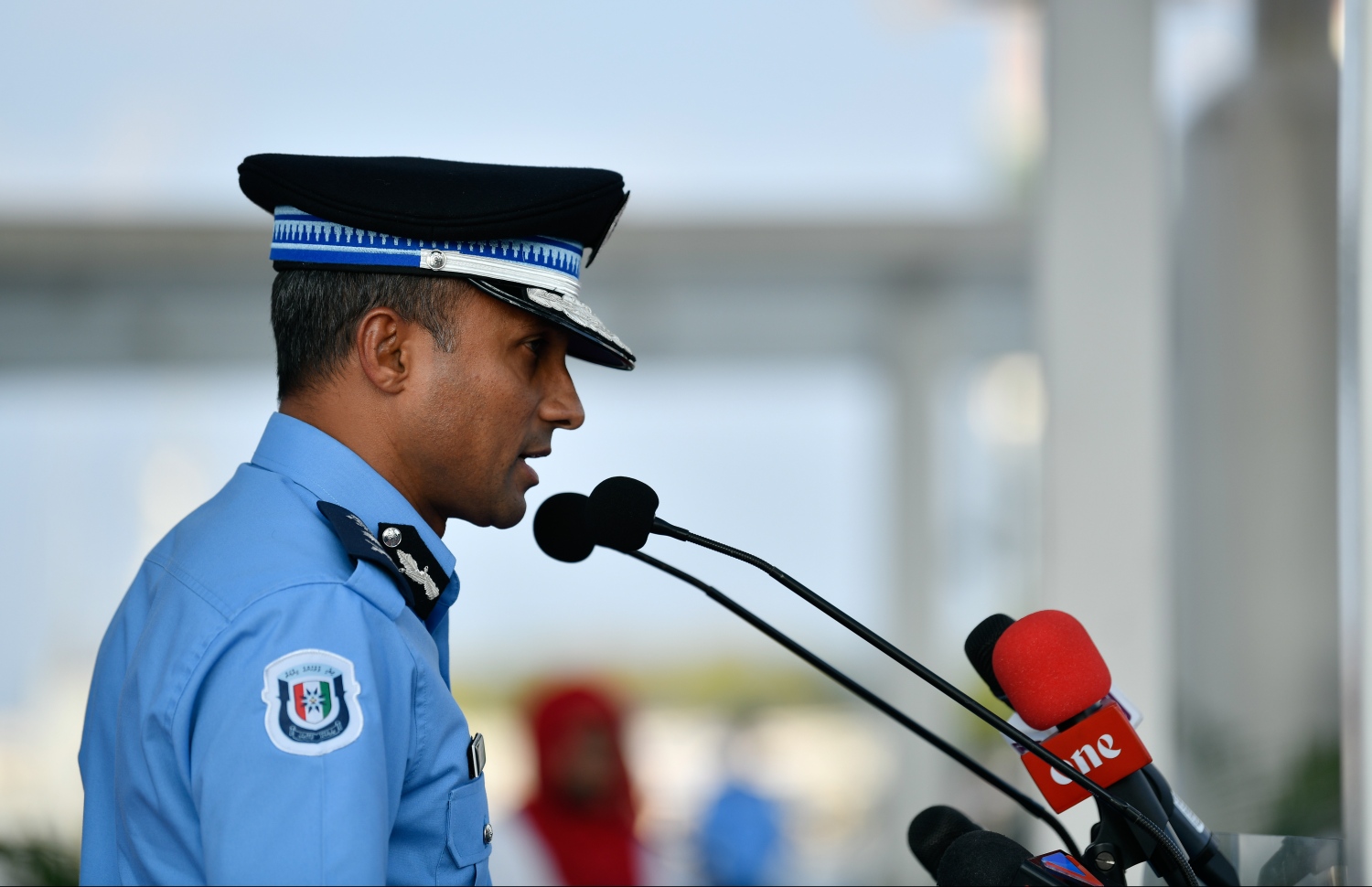 މާލެ: އޭޕްރީލް 15، 2019- ޖަޕާން ސަރުކާރުން ދިވެހި ފުލުހުންނަށް ހިލޭ އެހީގެ ގޮތުގައި ދެ މިލިއަން ޑޮލަރުގެ އުޅަނދު ހަދިޔާކުރުމަށް ޖުމްހޫރީ މައިދާނުގައި ބޭއްވި ރަސްމިއްޔާތުގައި، ޕޮލިސް ކޮމިޝަނަރު ހަމީދު ވާހަކަ ދައްކަވަނީ.--- ފޮޓޯ: ހުސައިން ވަހީދު/މިހާރު