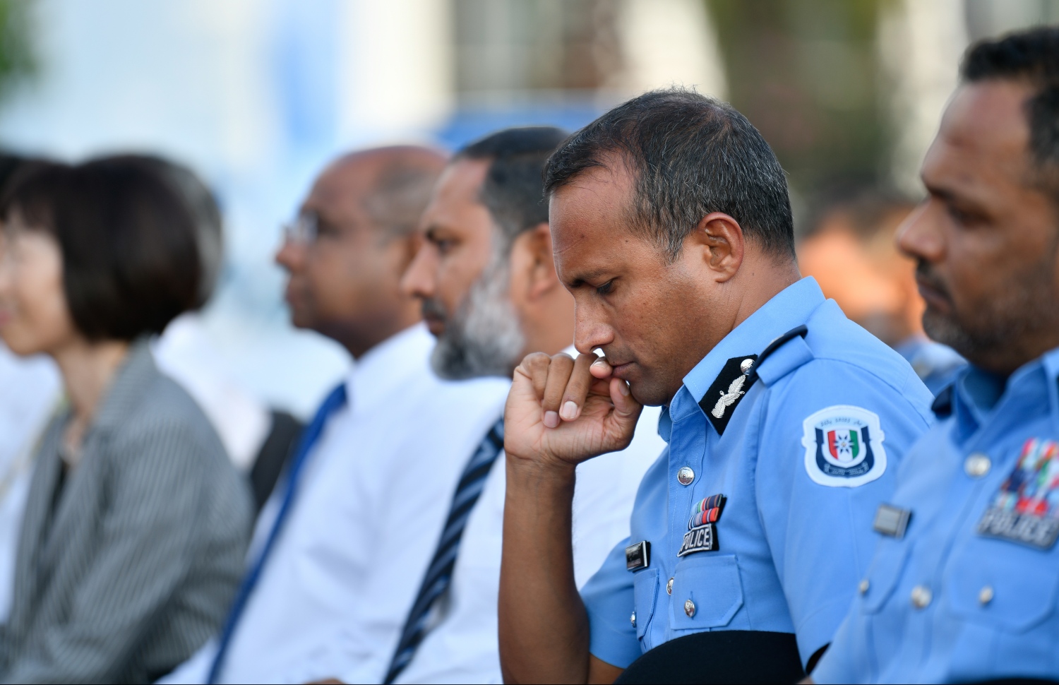 މާލެ: އޭޕްރީލް 15، 2019- ޖަޕާން ސަރުކާރުން ދިވެހި ފުލުހުންނަށް ހިލޭ އެހީގެ ގޮތުގައި ދެ މިލިއަން ޑޮލަރުގެ އުޅަނދު ހަދިޔާކުރުމަށް ޖުމްހޫރީ މައިދާނުގައި ބޭއްވި ރަސްމިއްޔާތުގައި ޕޮލިސް ކޮމިޝަނަރު ހަމީދު ބައިވެރިވެވަޑައިގަންނަވަނީ.--- ފޮޓޯ: ހުސައިން ވަހީދު/މިހާރު