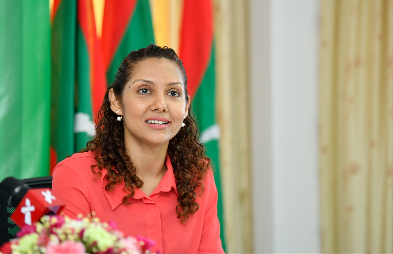 ހެލްތު މިނިސްޓްރީގެ ޕޮލިސީ ޕްލޭނިން އެންޑް އިންޓަނޭޝަނަލް ހެލްތު ޑިވިޝަންގެ ޑެޕިއުޓީ ޑިރެކްޓަ ޖެނެރަލް ސާމިއާ ހެލްތު ރިސާޗު ބުލެޓިންއާ ބެހޭ ގޮތުން މިއަދު ވާހަކަ ދައްކަވަނީ.--- ފޮޓޯ: ހުސައިން ވަހީދު/ މިހާރު