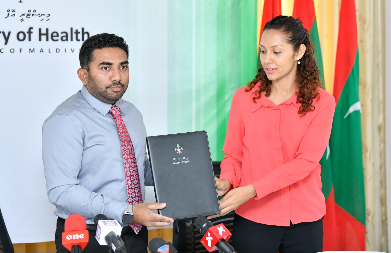 ހެލްތު މިނިސްޓަރު އަމީން، ހެލްތު ރިސާޗު ބުލެޓިން މިއަދު ނެރެދެއްވަނީ.---ފޮޓޯ: ހުސައިން ވަހީދު/މިހާރު