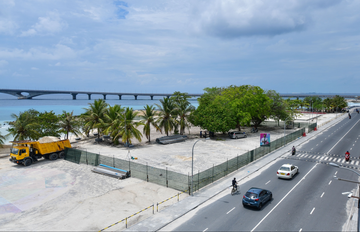 އާޓިފިޝަލް ބީޗް ތަރައްގީ ކުރަނީ: ރޯދަޔަށް ޕާކަކަށް ހަދައި އެ ތަން ހުޅުވުމަށް ވަނީ ނިންމާފައި-- ފޮޓޯ: ހުސައިން ވަހީދު/މިހާރު