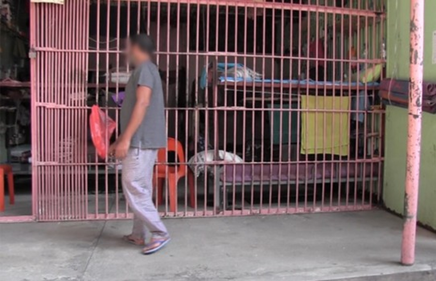 ކަރެކްޝަންސް އިން ބަލަހައްޓާ މާލޭ ޖަލު: މާފުށީ ޖަލުގައި ގައިދީންތަކަކަށް އަނިޔާކުރި މައްސަލަ ކަރެކްޝަނަލް ސާވިސް އިން އަންނަނީ ތަހުގީގު ކުރަމުން. --ފޮޓޯ/މިހާރު