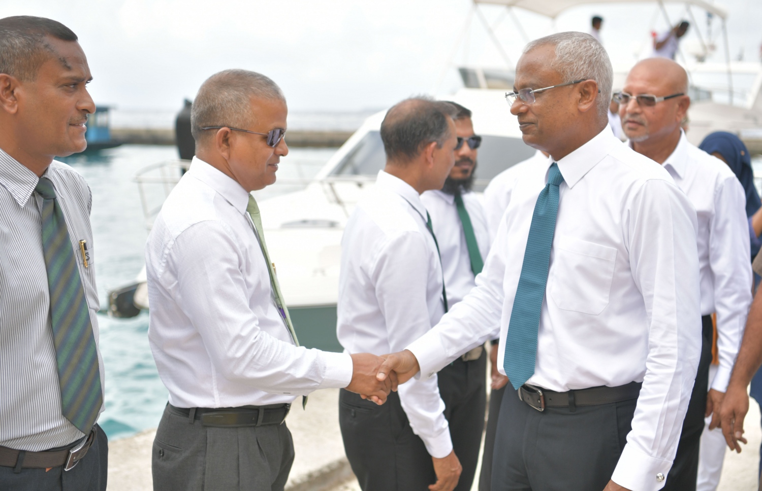 ވިލިމާލެ: އޭޕްރިލް 17، 2019: ވިލިމާލޭގައި ހެދި "މަސްޖިދުލް ބިއްރި" ހުޅުވުމަށް ބޭއްވި ރަސްމިއްޔާތެއްގައި ބައިވެރިވެ ވަޑައިގަތުމަށް ރައީސް އިބްރާހިމް މުހައްމަދު ސޯލިހް ވަޑައިގަތުމުން، އެމަނިކުފާނަށް މަރުހަބާ ދަންނަވަނީ.- ފޮޓޯ: ރައީސް އޮފީސް