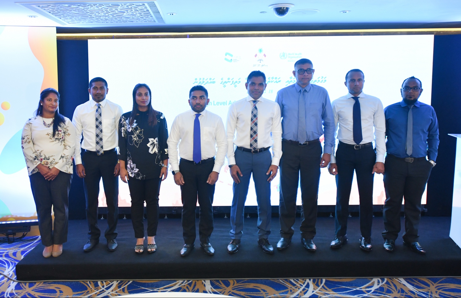 މަގުމަތީ ސަލާމަތްތެރިކަމުގެ ހައި ލެވަލް އެޑްވޮކަސީ ފޯރަމްގައި ބައިވެރިވެވަޑައިގެންނެވި ނައިބު ރައީސް ފައިސަލް ނަސީމާއި ހެލްތު މިނިސްޓަރު އަމީން އަދި ސަރުކާރުގެ ބައެއް އިސްވެރިންގެ ހާއްސަ ގުރޫޕް ފޮޓޯއެއް ނަންގަވަނީ.--- ފޮޓޯ: ހުސައިން ވަހީދު/ މިހާރު