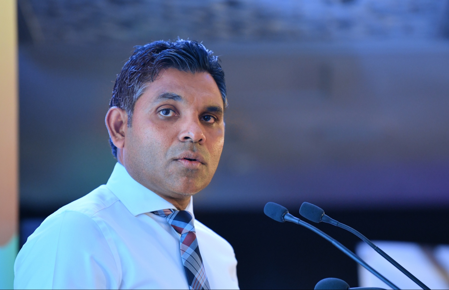 މާލެ: އޭޕްރީލް 18، 2019- މަގުމަތީގެ ރައްކާތެރިކަމާ ގުޅޭ އެކްޝަން ޕްލޭން އިފްތިތާހުކުރުމަށް ހޮޓެލް ޖެންގައި ބޭއްވި ރަސްމިއްޔާތުގައި ނައިބު ރައީސް ފައިސަލް ނަސީމް ވާހަކަފުޅު ދައްކަވަނީ.---ފޮޓޯ: ހުސައިން ވަހީދު/މިހާރު