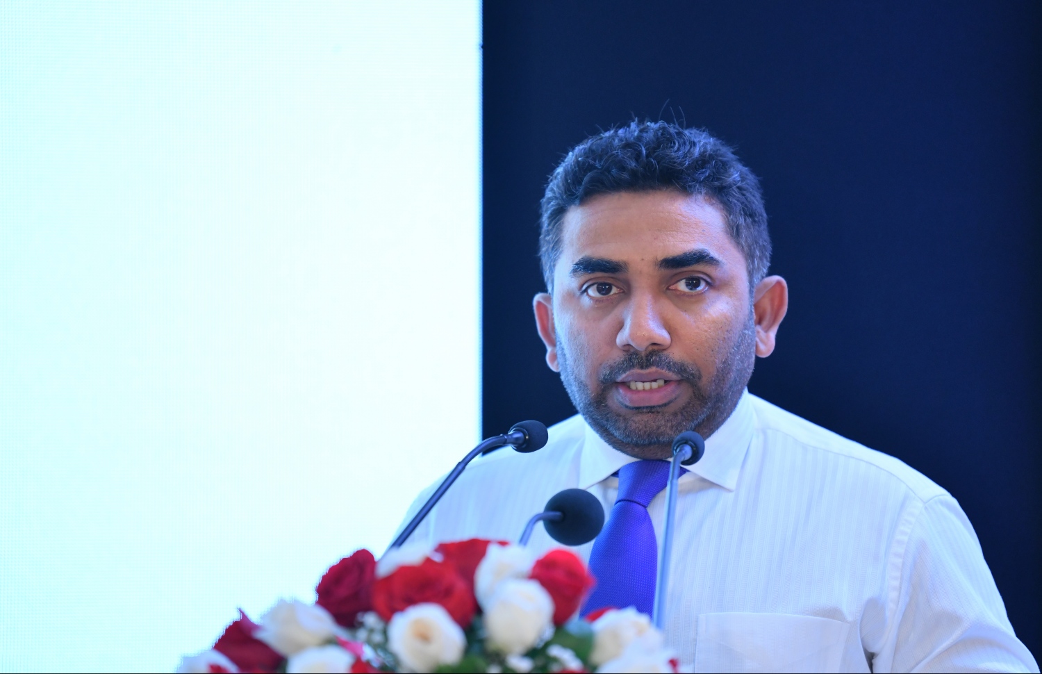 މިރޭގެ ފޯރަމްގައި ހެލްތު މިނިސްޓަރު އަމީން ވާހަކަ ދައްކަވަނީ.---ފޮޓޯ: ހުސައިން ވަހީދު/މިހާރު