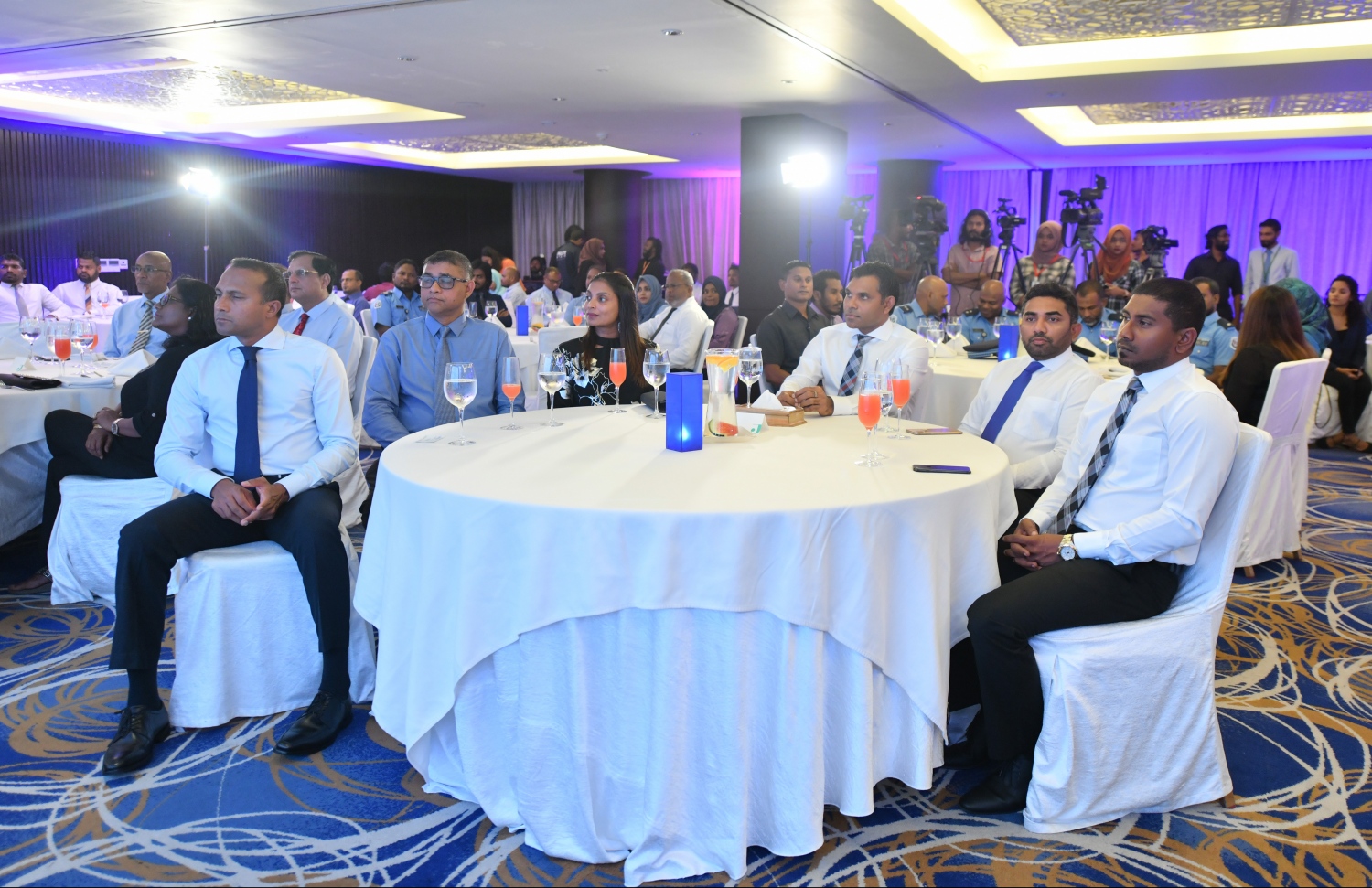 މާލެ: އޭޕްރީލް 18، 2019- މަގުމަތީގެ ރައްކާތެރިކަމާ ގުޅޭ އެކްޝަން ޕްލޭން އިފްތިތާހުކުރުމަށް ހޮޓެލް ޖެންގައި ބޭއްވި ރަސްމިއްޔާތުގެ ތެރެއިން.---ފޮޓޯ: ހުސައިން ވަހީދު/މިހާރު