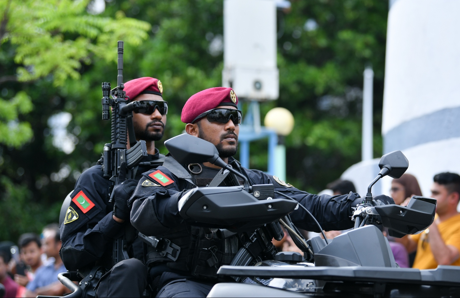 މާލެ: އޭޕްރީލް 19، 2019- ސިފައިންގެ ޚިދުމަތަށް 127 އަހަރު ފުރުމާ ގުޅިގެން ބޭއްވި ސިފައިންގެ ޝަރަފުގެ ހިނގާލުމުގެ ތެރެއިން.---ފޮޓޯ: ހުސައިން ވަހީދު/މިހާރު