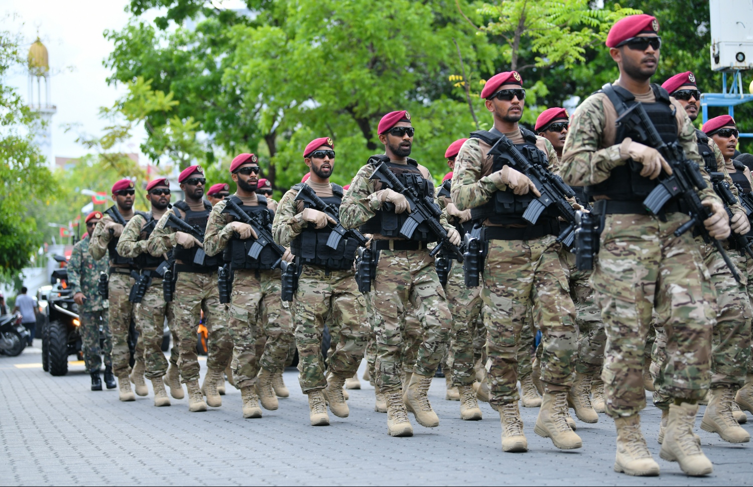 ސިފައިންގެ ހިދުމަތަށް 127 އަހަރު ފުރުމާ ގުޅިގެން ބޭއްވި ޝަރަފުގެ ހިނގާލުން