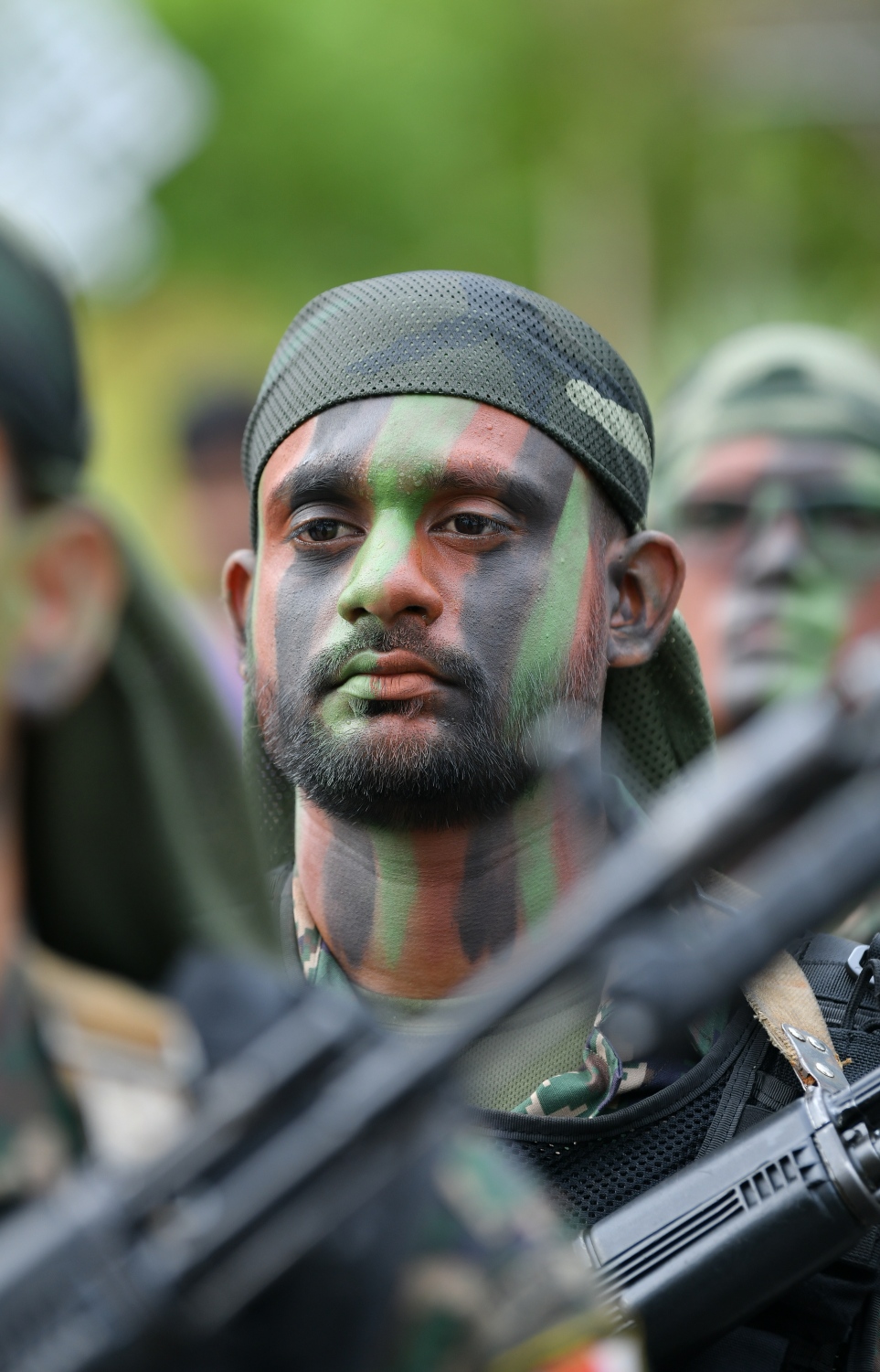 މާލެ: އޭޕްރީލް 19، 2019- ސިފައިންގެ ޚިދުމަތަށް 127 އަހަރު ފުރުމާ ގުޅިގެން ބޭއްވި ސިފައިންގެ ޝަރަފުގެ ހިނގާލުމުގެ ތެރެއިން.---ފޮޓޯ: ހުސައިން ވަހީދު/މިހާރު