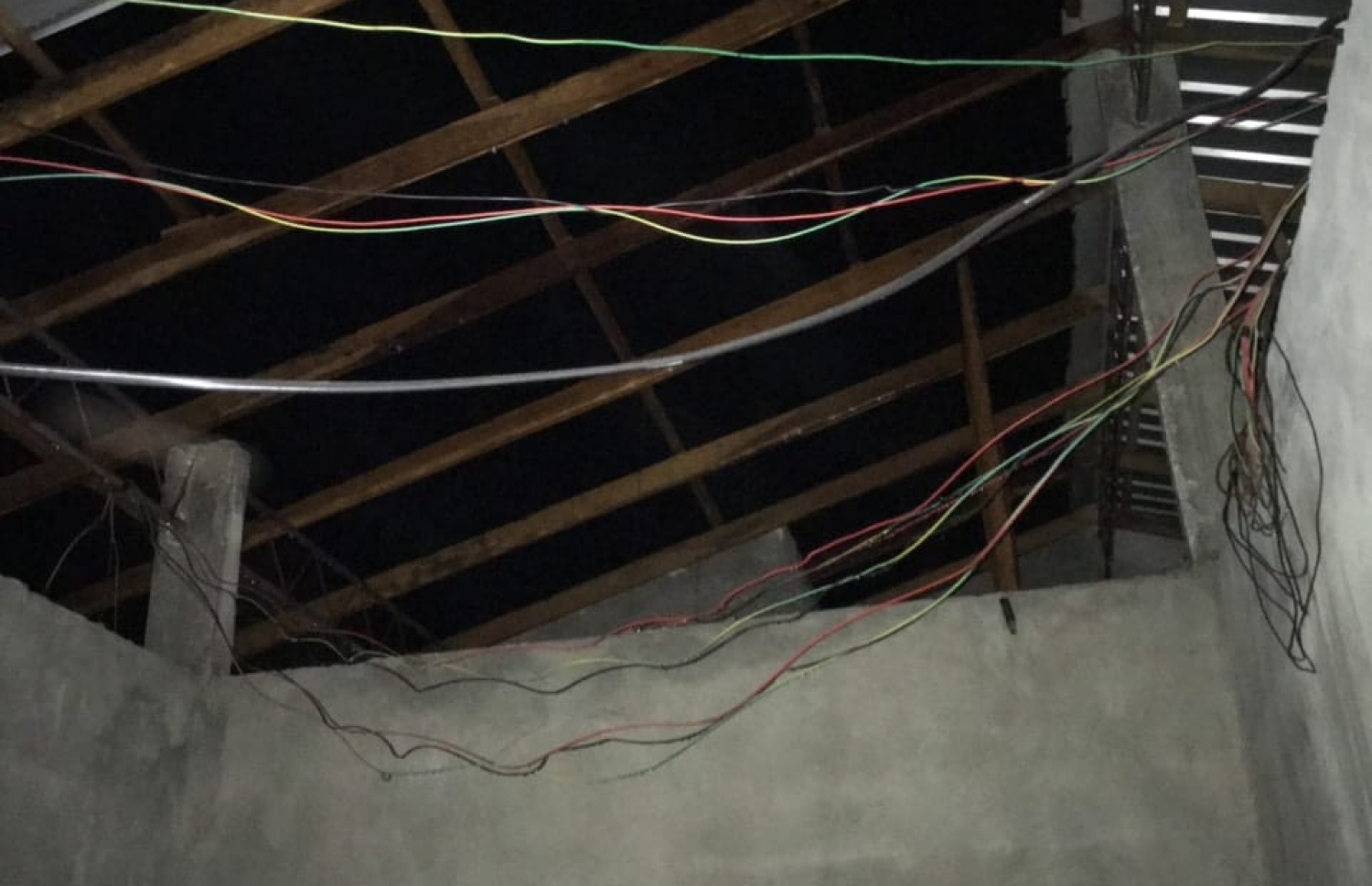 ފޮނަދު އަށް ނަގޫރޯޅިއެއް އަރައި ގެއްލުން ލިބިފައި.-- ފޮޓޯ: ޕޮލިސް