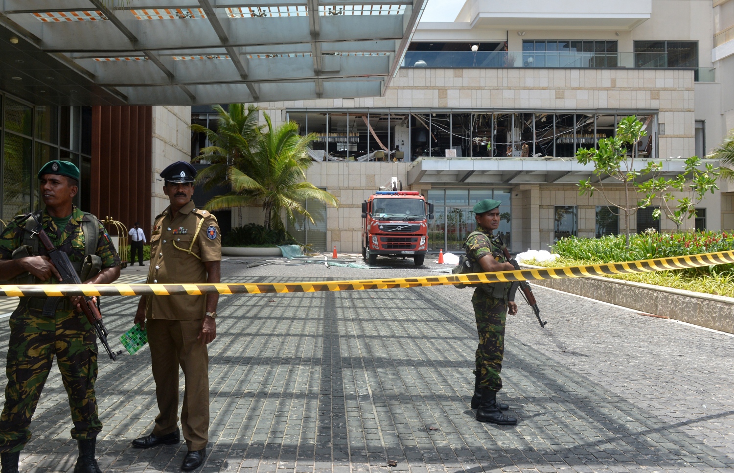 ހަމަލާ އަމާޒުވި ސްރީ ލަންކާގެ ޝަންގްރިއްލާ ހޮޓަލުގައި ސިފައިން ސަލާމަތީ ކަންކަން ބަލަހައްޓަނީ. --ފޮޓޯ:އޭއެފްޕީ
