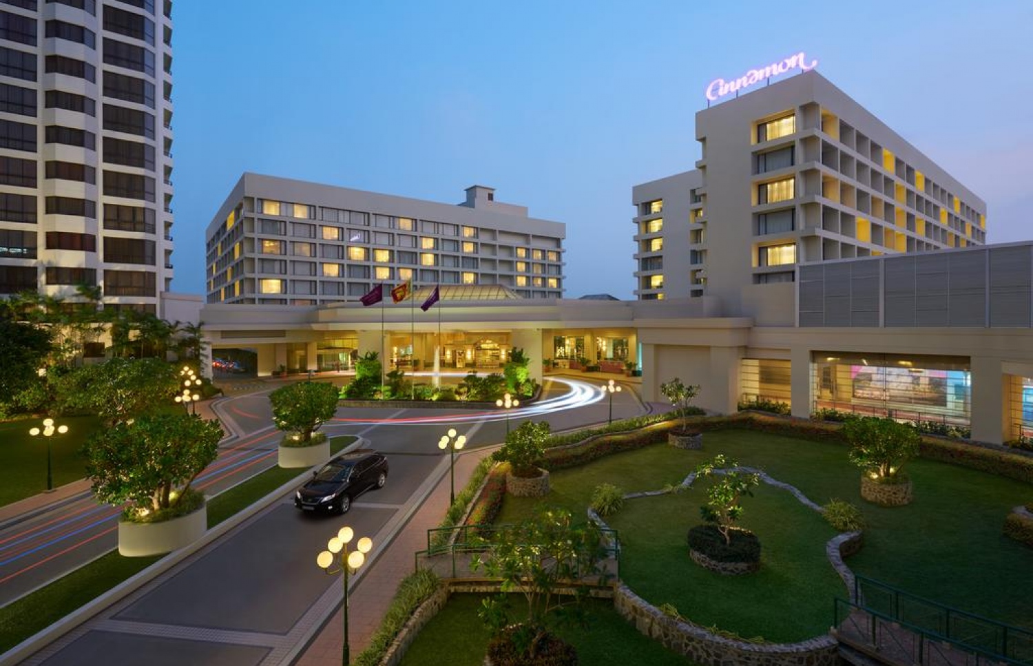 ސްރީ ލަންކާގެ މަޝްހޫރު ސިނަމަން ގްރޭންޑް: އެ ހޮޓަލުގައި ބޮން ގޮއްވާލީ ރެސްޓޯރެންޓުގައި.