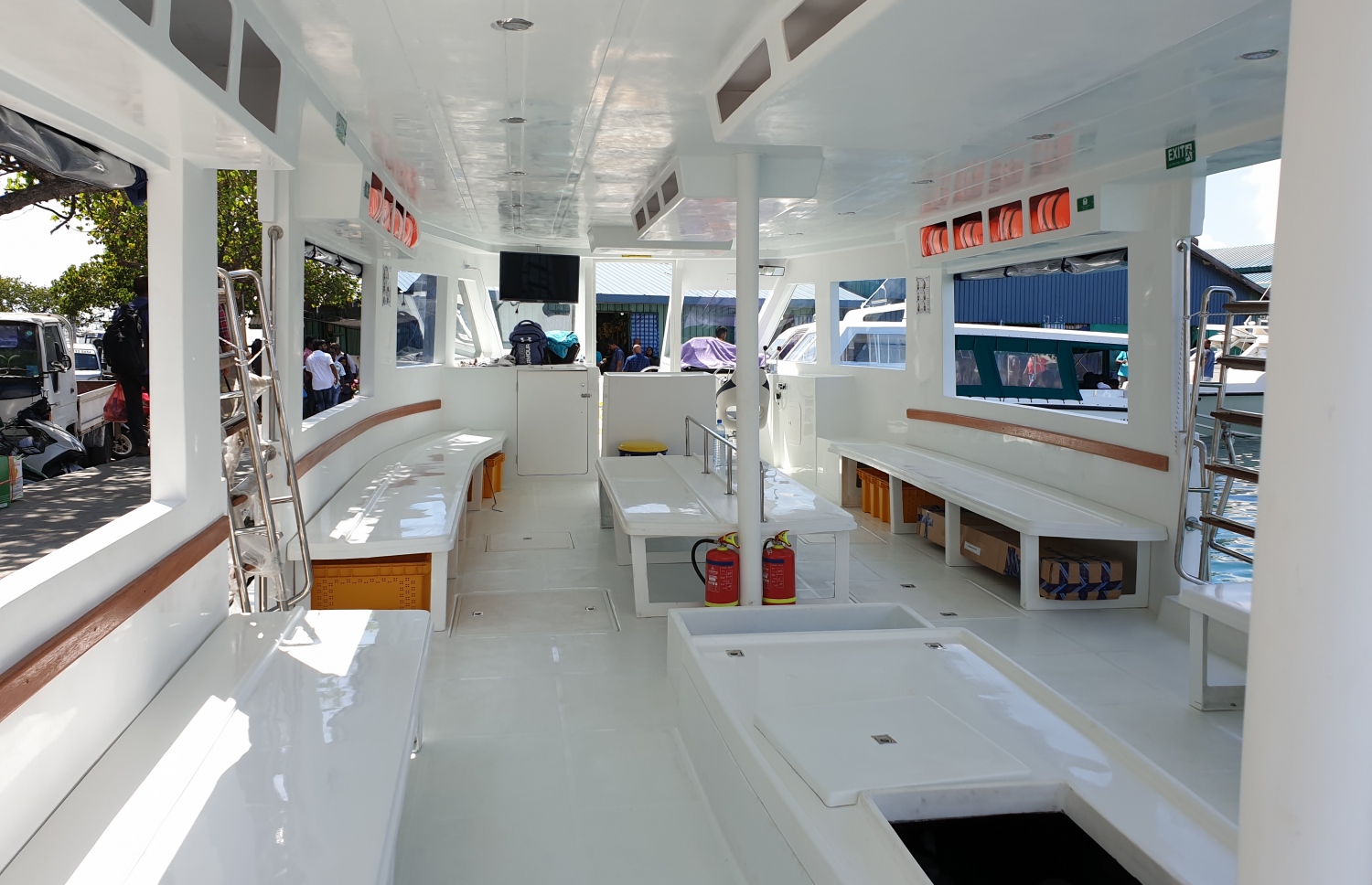 އަލަށް ތައާޜަފް ކުރި ޑައިވިން ބޯޓުގެ އެތެރެ--ފޮޓޯ:އަލީ ހަސަން