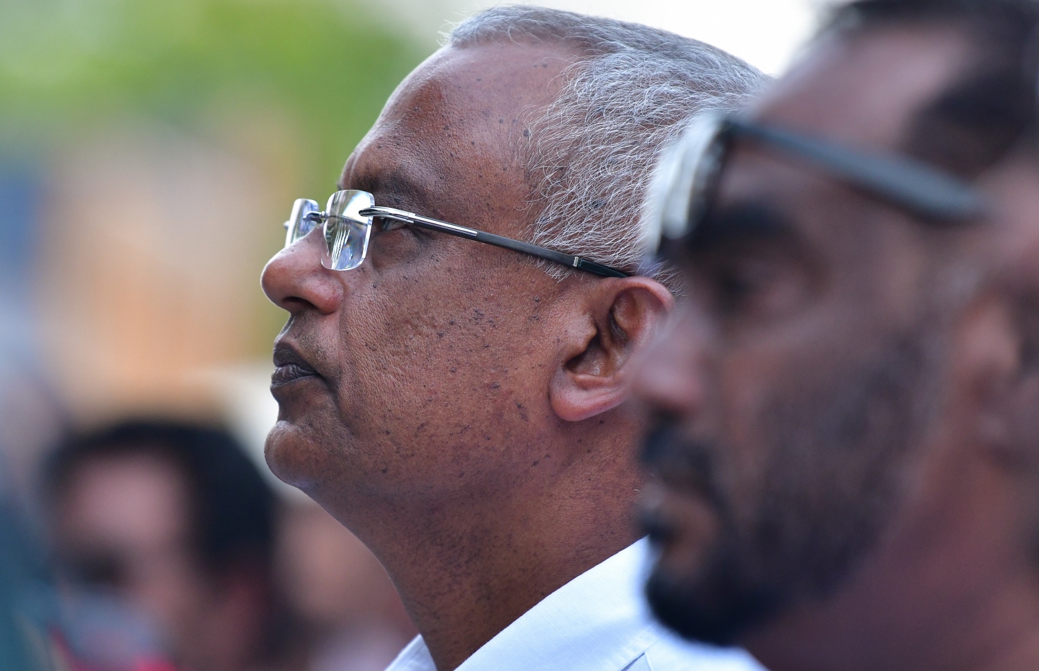 މާލެ- 23 އެޕްރީލް 2019: ޔާމީން ރަޝީދުގެ މަރަށް އިންސާފު ހޯދަން ގޮވާލައި ބޭއްވި ހިނގާލުމުގައި ރައީސް ބައިވެރިވެ ވަޑައިގަންނަވަނީ: ދައުލަތުގެ ބައެއް ވަޒީރުން ވެސް އެ ހިނގާލުމުގައި ބައިވެރިވެ ވަޑައިގަތް. -- މިހާރު ފޮޓޯ/ނިޝާން އަލީ