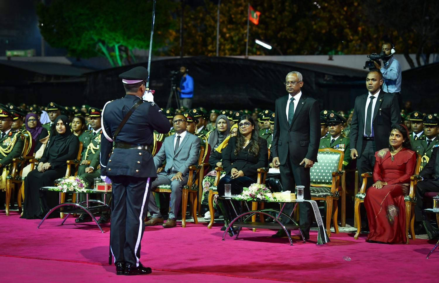 މާލެ: އޭޕްރިލް 23، 2019: ސިފައިންގެ 127 ވަނަ އަހަރީ ދުވަހުގެ މުނާސަބަތުގައި ބޭއްވި ރަސްމިއްޔާތުގައި  ރައީސް އިބްރާހިމް މުހައްމަދު ސޯލިހް ބައިވެރިވެ ވަޑައިގަންނަވަނީ-- ފޮޓޯތައް: ނިޝާން އަލީ /މިހާރު