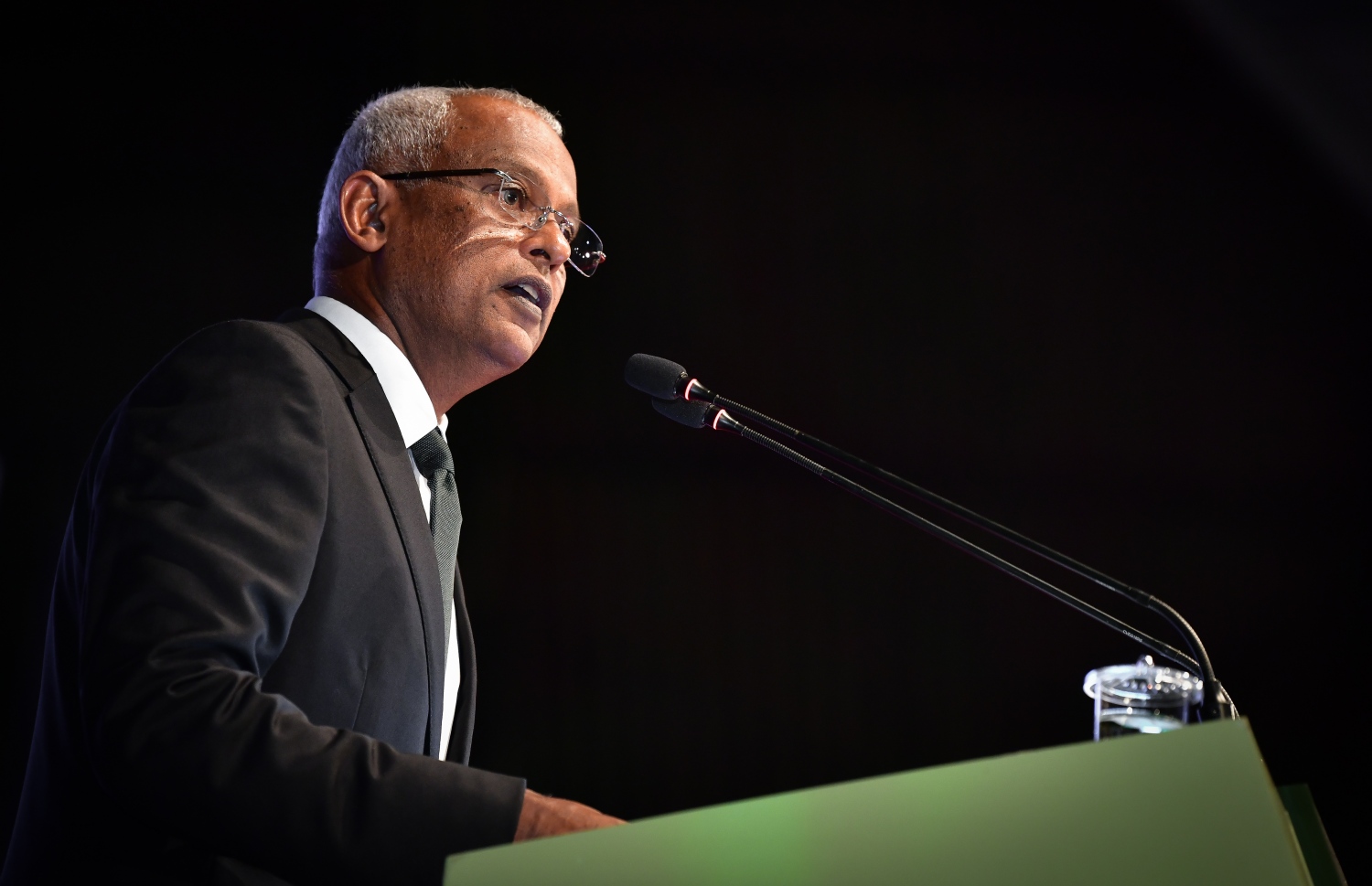 މާލެ: އޭޕްރިލް 23، 2019: ސިފައިންގެ 127 ވަނަ އަހަރީ ދުވަހުގެ މުނާސަބަތުގައި ބޭއްވި ރަސްމިއްޔާތުގައި ރައީސް އިބްރާހިމް މުހައްމަދު ސޯލިހް ވާހަކަ ދައްކަވަނީ-- ފޮޓޯތައް: ނިޝާން އަލީ /މިހާރު