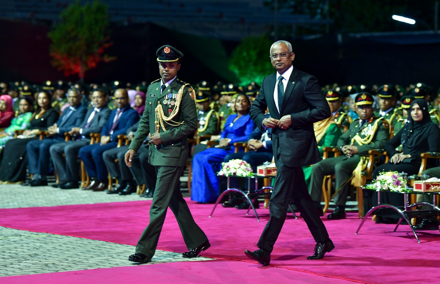 މާލެ: އޭޕްރިލް 23، 2019: ސިފައިންގެ 127 ވަނަ އަހަރީ ދުވަހުގެ މުނާސަބަތުގައި ބޭއްވި ރަސްމިއްޔާތުގައި ރައީސް އިބްރާހިމް މުހައްމަދު ސޯލިހް ބައިވެރިވެ ވަޑައިގަންނަވަނީ-- ފޮޓޯތައް: ނިޝާން އަލީ /މިހާރު