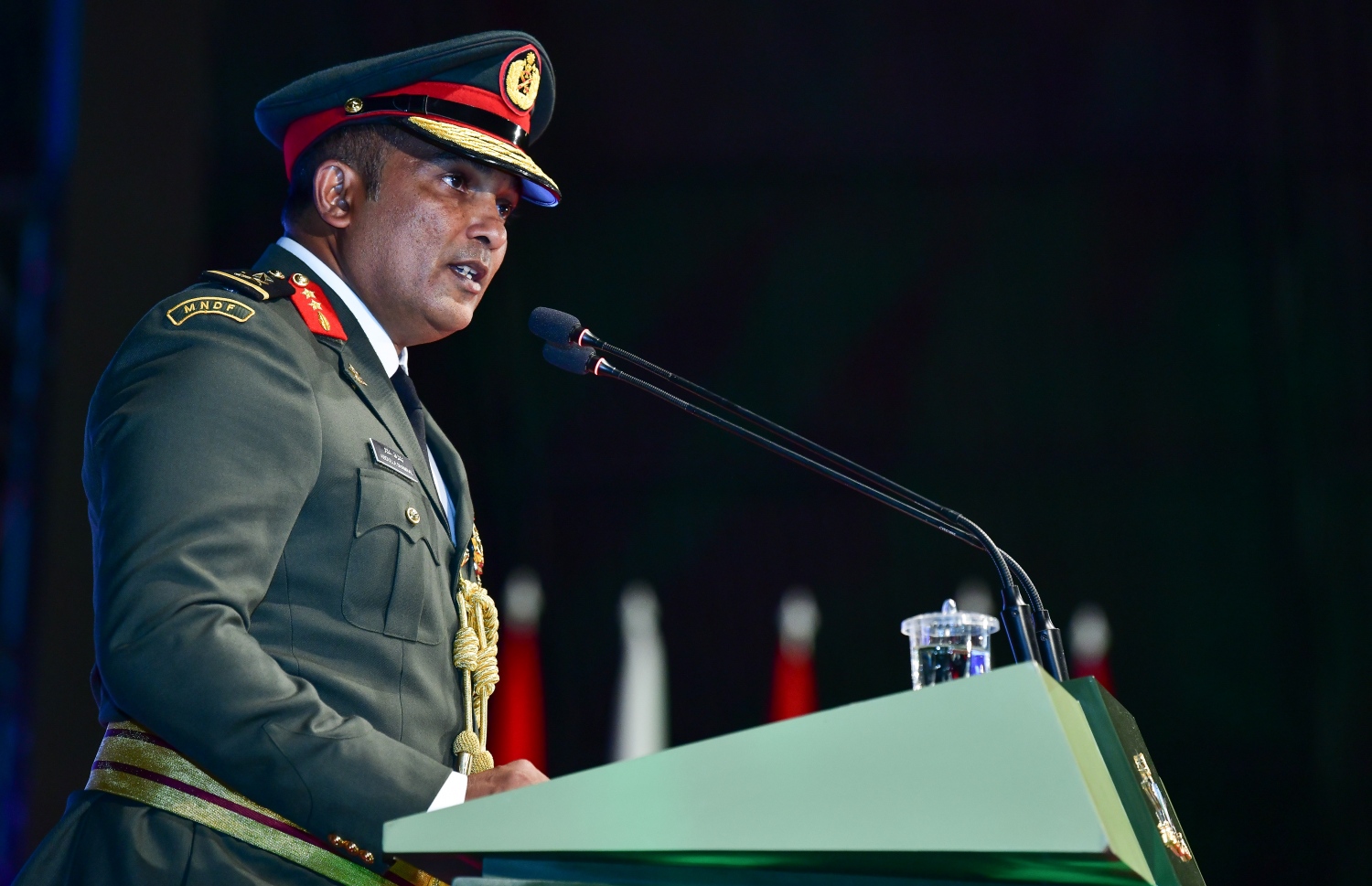 ސިފައިންގެ އަހަރީ ދުވަހުގެ ރަސްމިއްޔާތުގައި ޗީފް އޮފް ޑިފެންސް ފޯސް ވާހަކަ ދައްކަވަނީ. --މިހާރު ފޮޓޯ: ނިޝާން އަލީ