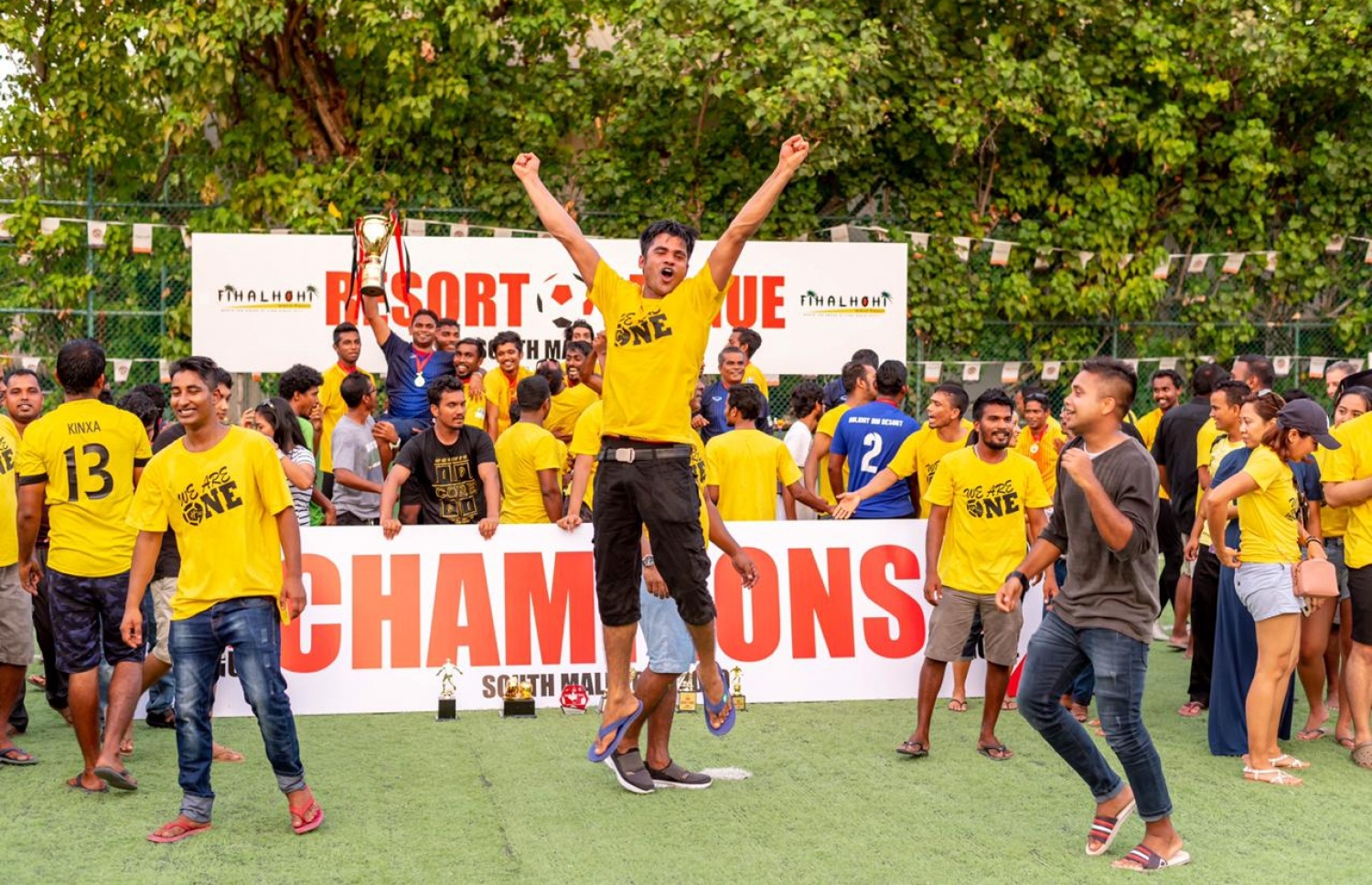 ޗެމްޕިއަންކަން ލިބުމުން ކަނޑޫމާގެ ސަޕޯޓަރުން އުފާ ފާޅުކުރަނީ