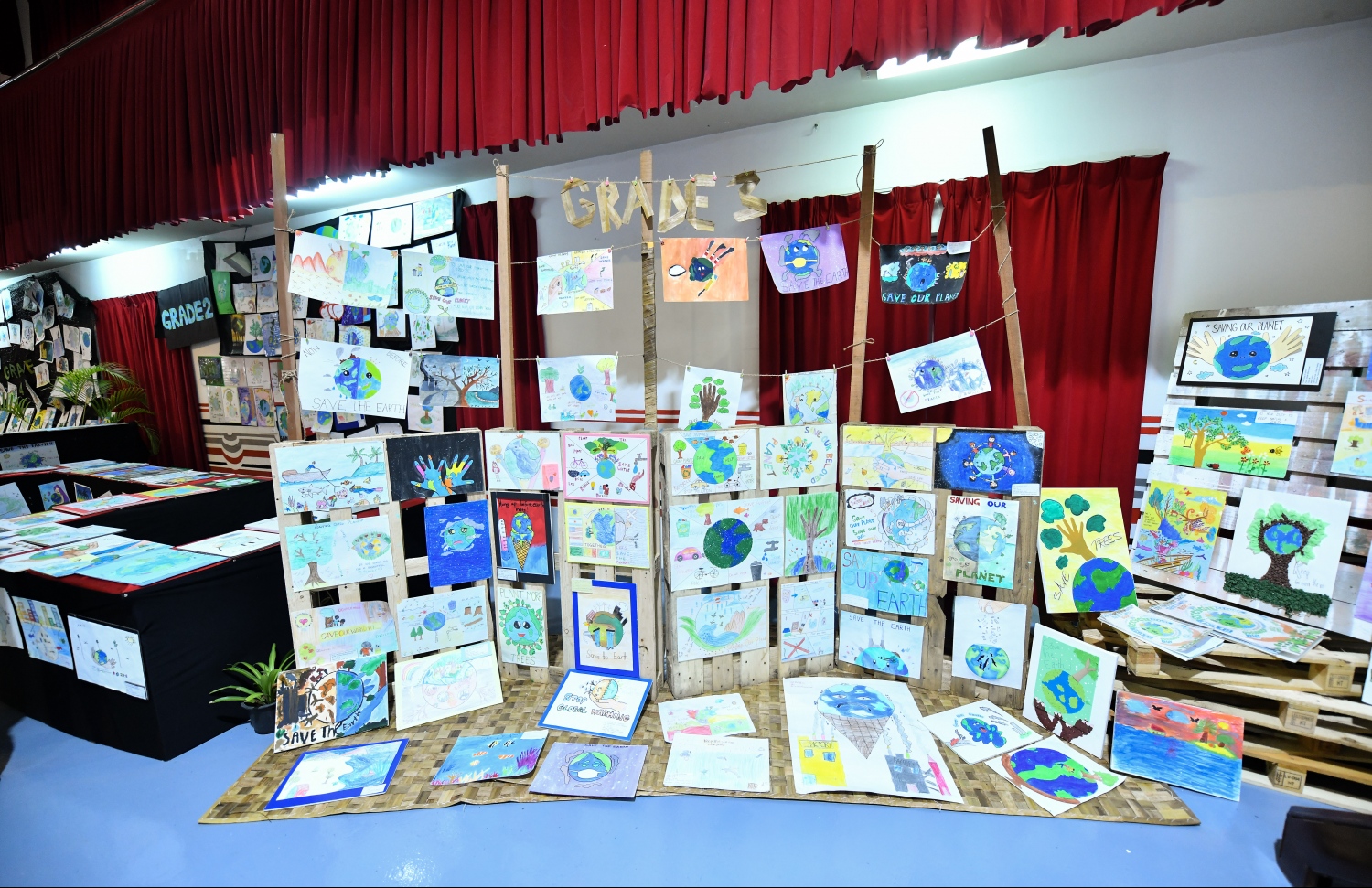 މާލެ: އޭޕްރިލް 25، 2019: އިސްކަންދަރު ސްކޫލަށް 58 އަހަރު ފުރުން ފާހަގަ ކުރުމުގެ ގޮތުން އެ ސްކޫލުގައި ބޭއްވި އާޓް އެގްޒިބިޝަނެއް.-- ފޮޓޯ: ހުސެއިން ވަހީދު /މިހާރު