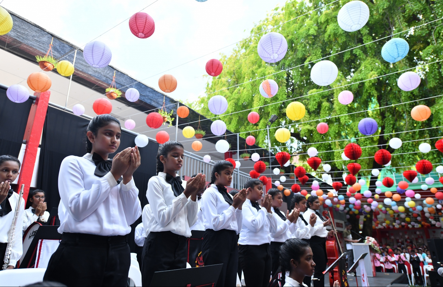 މާލެ: އޭޕްރިލް 25، 2019: އިސްކަންދަރަށް 58 އަހަރުފުރުމާ ދިމާކޮށް އެ ސްކޫލުގައި ތައާރަފުކުރި އޮކެސްޓްރާ ބޭންޑުން ދަރިވަރަކު ލަވައެއް ކުޅެނީ.-- ފޮޓޯ: ހުސެއިން ވަހީދު/ މިހާރު