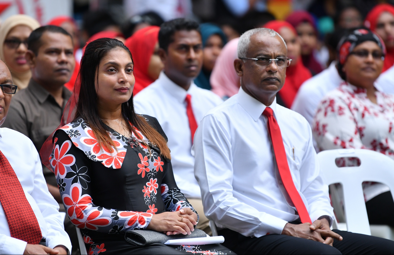 މާލެ: އޭޕްރިލް 25، 2019: އިސްކަންދަރު ސްކޫލަށް 58 އަހަރު ފުރުން ފާހަގަ ކުރުމުގެ ގޮތުން އެ ސްކޫލުގައި ބޭއްވި ރަސްމިއްޔާތެއްގައި ރައީސް އިބްރާހިމް މުހައްމަދު ސޯލިހުގެ އިތުރުން އެޑިއުކޭޝަން މިނިސްޓަރު އައިޝަތު އަލީ ބައިވެރިވެ ވަޑައިގަންނަވަނީ.-- ފޮޓޯ: ހުސެއިން ވަހީދު /މިހާރު