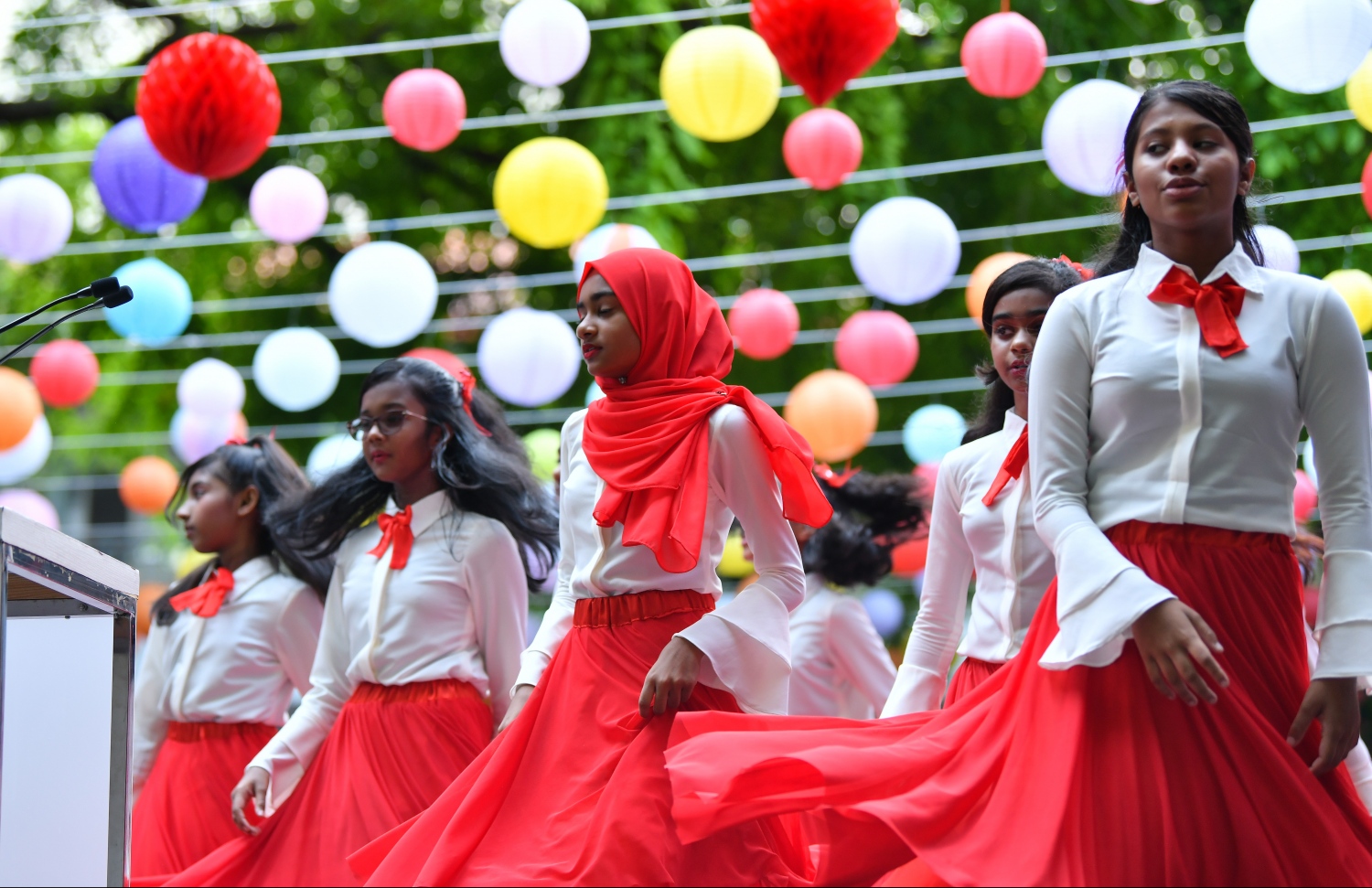 މާލެ: އޭޕްރިލް 25، 2019: އިސްކަންދަރު ސްކޫލަށް 58 އަހަރު ފުރުން ފާހަގަ ކުރުމުގެ ގޮތުން އެ ސްކޫލުގައި ބޭއްވި ރަސްމިއްޔާތެއްގައި އެ ސްކޫލުގެ ދަރިވަރުންތަކެއް ނަށަނީ.-- ފޮޓޯ: ހުސެއިން ވަހީދު /މިހާރު