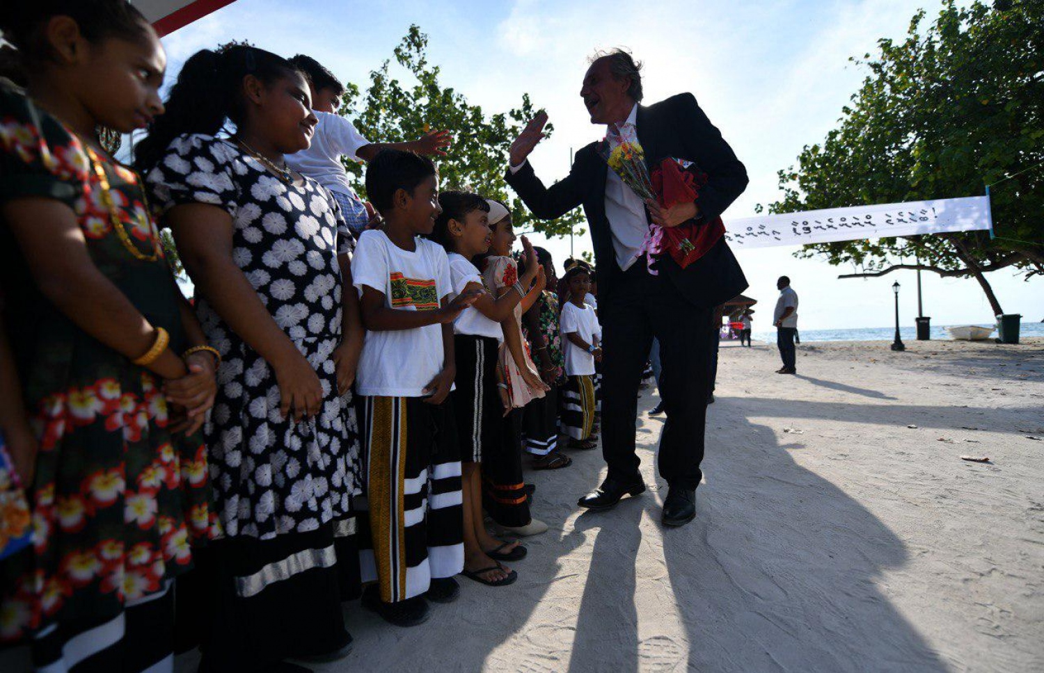 ކުޅިވަރު ތަރިން ތުލުސްދު އަށް އައުމުން މަރުހަބާ ކިޔަނީ.---ފޮޓޯ: ހުސައިން ވަހީދު/މިހާރު