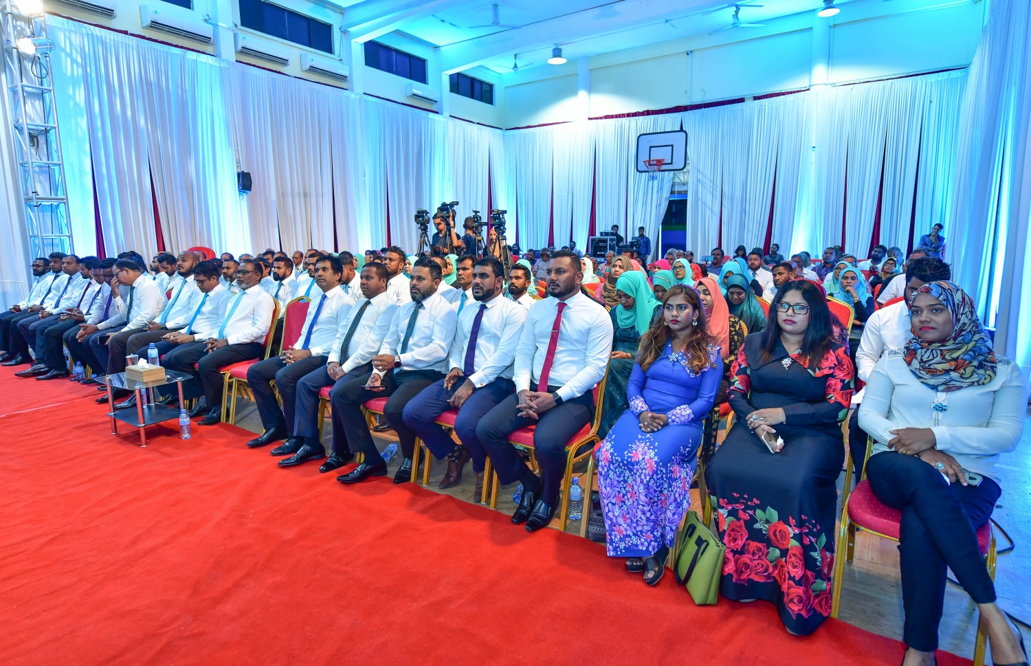 ޕީއެންސީގެ ކޮންގްރެސްގައި އެ ޕާޓީގެ އިސް ބޭފުޅުންނާއި އާއްމު މެމްބަރުން ބައިވެރިވެވަޑައިގަންނަވަނީ. --ފޮޓޯ:ނިޝާން އަލީ/މިހާރު