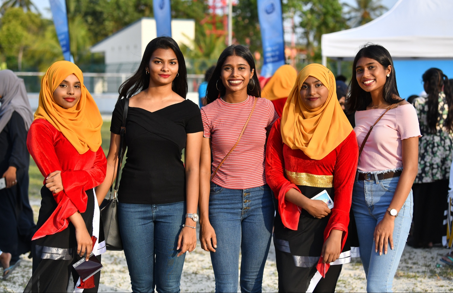 "ސްޕޯޓްސް ސްޓާސް ފިއެސްޓާ" ގައި ބެޑްމިންޓަން ކުޅުންތެރިން ކަމަށްވާ ނަބީހާ، ނަބާހާ އަދި ޝަހުރުނާޒް ބައިވެރިވަނީ. ---ފޮޓޯ: ނިޝާން އަލީ/މިހާރު