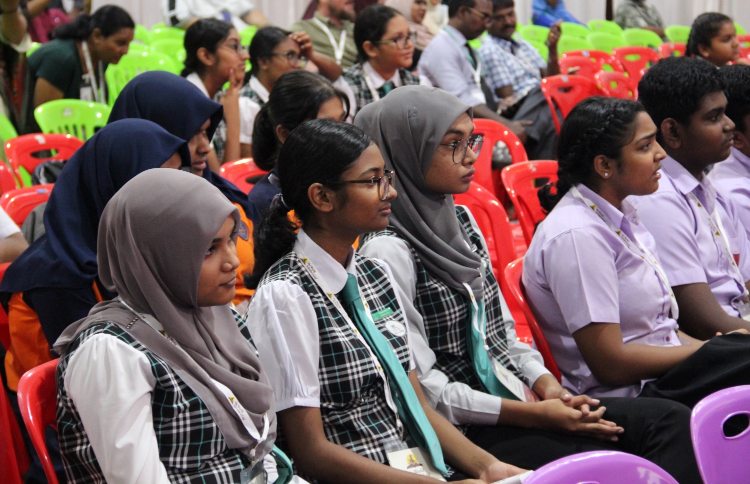 މިިދިޔަ ބުރާސްފަތި ދުވަހު ބޭއްވި، ވޯލްޑް ސްކޮލާސް ކަޕްގެ ރީޖަނަލް ރައުންޑުގައި އަހުމަދިއްޔާ އިންޓަނޭޝަނަލް ސްކޫލުގެ ދަރިވަރުން ބައިވެރިވަނީ.- ފޮޓޯ: އަހުމަދިއްޔާ ސްކޫލު